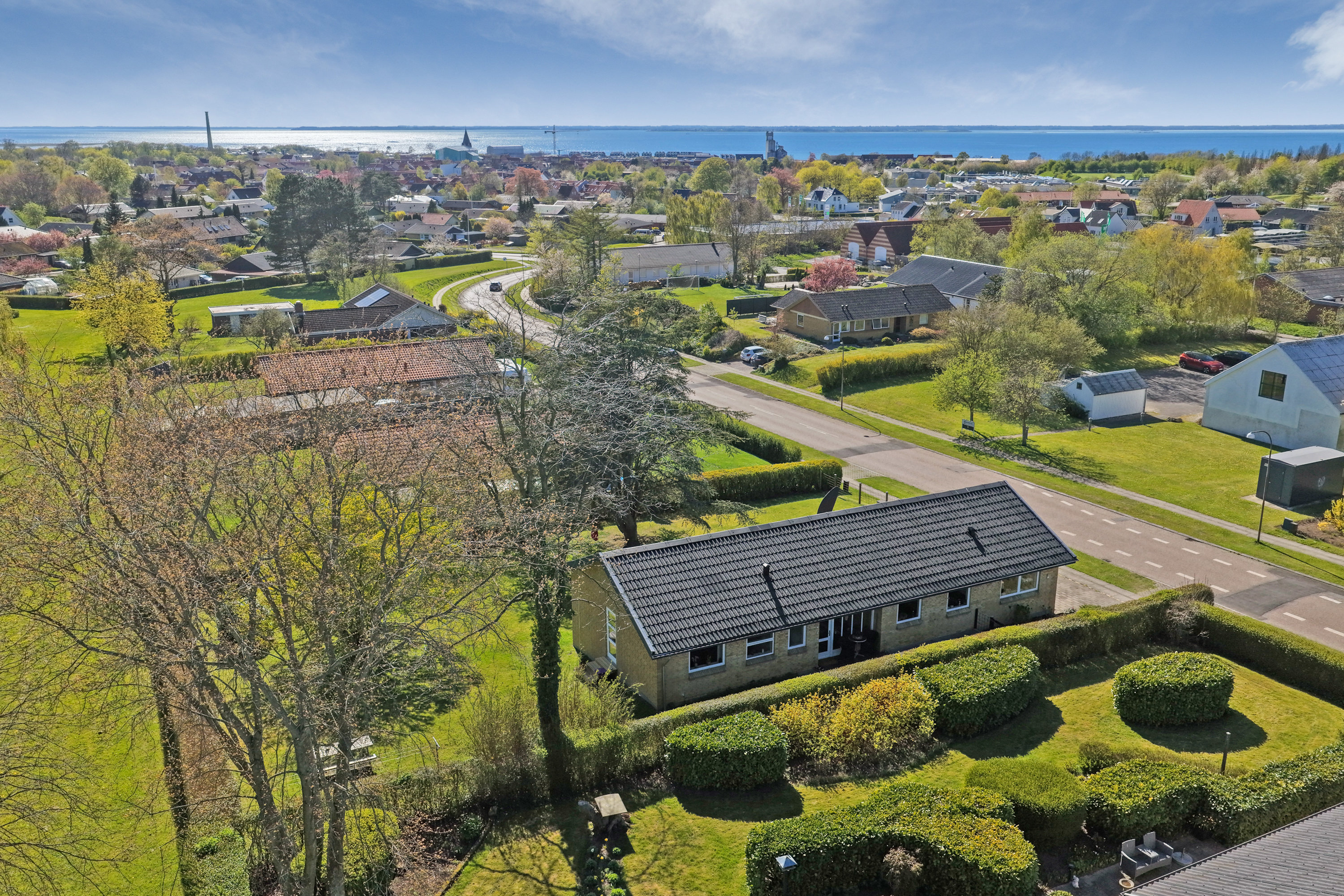 Villa: Luftfoto på Fuglebakken 8, 5610 Assens
