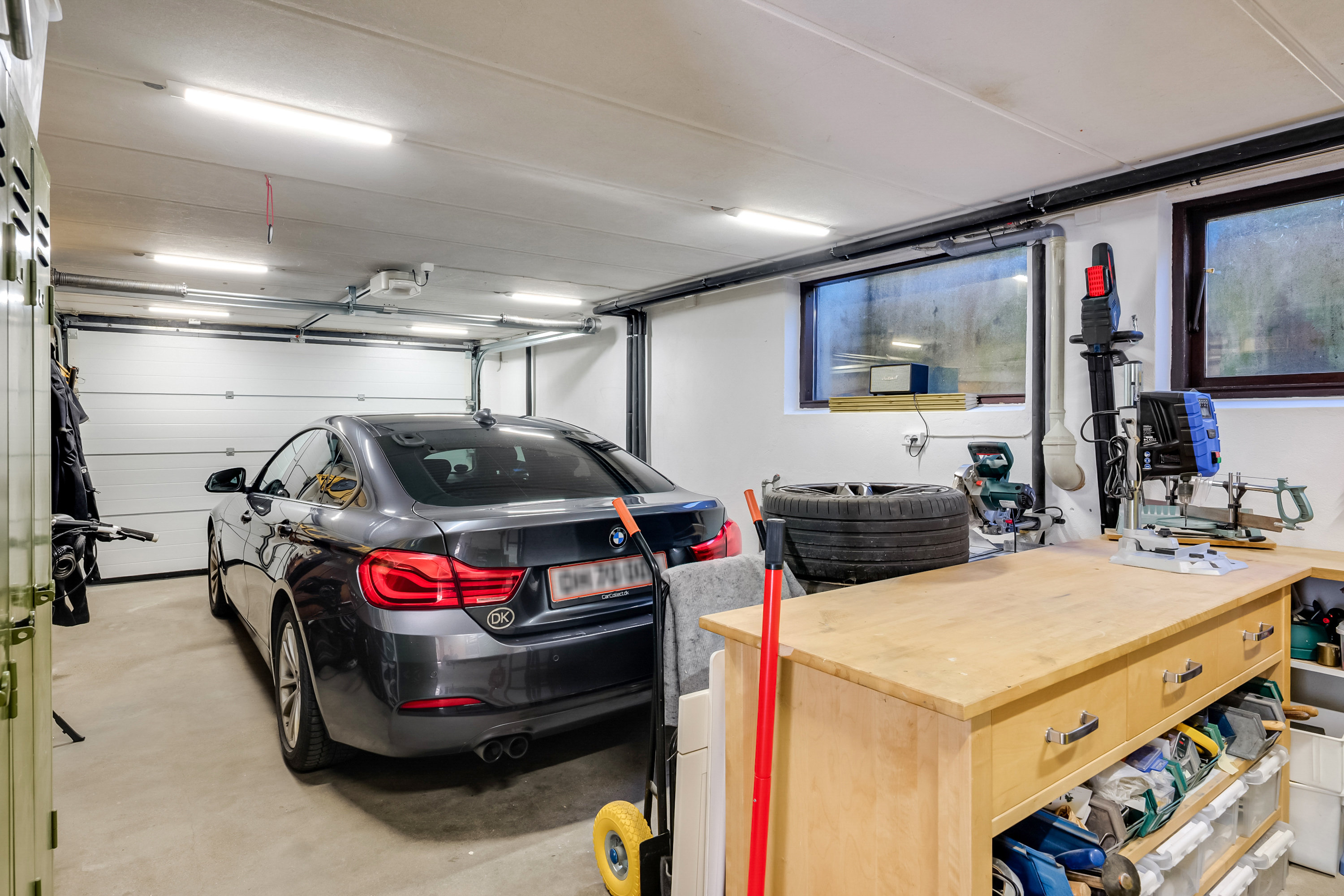 Fremhævet garage billede i fuldskærmstilstand. Billede af Fuglebakken 8, 5610 Assens