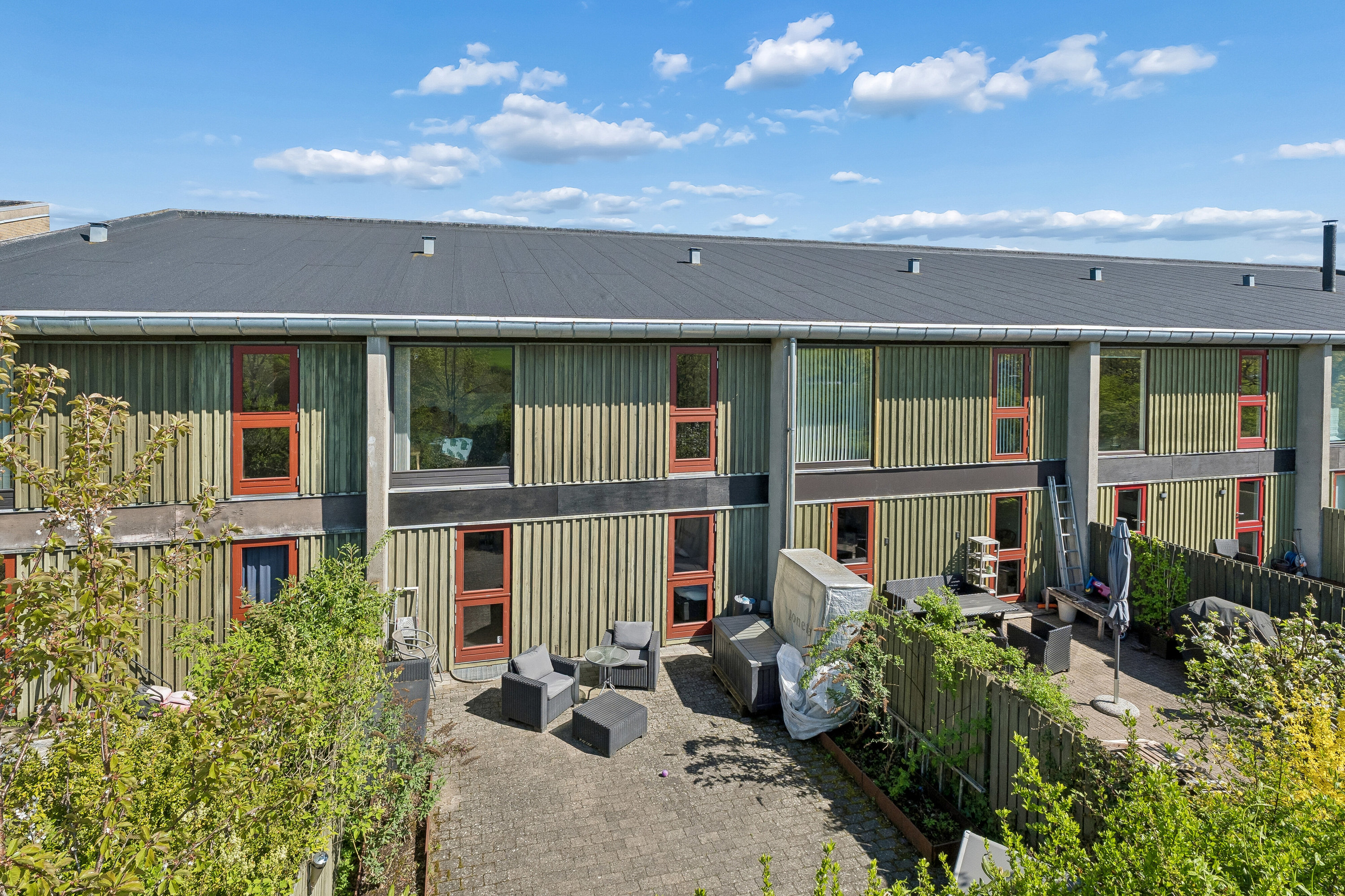 Fremhævet terrasse billede i fuldskærmstilstand. Billede af Bakkehusene 18, 2970 Hørsholm