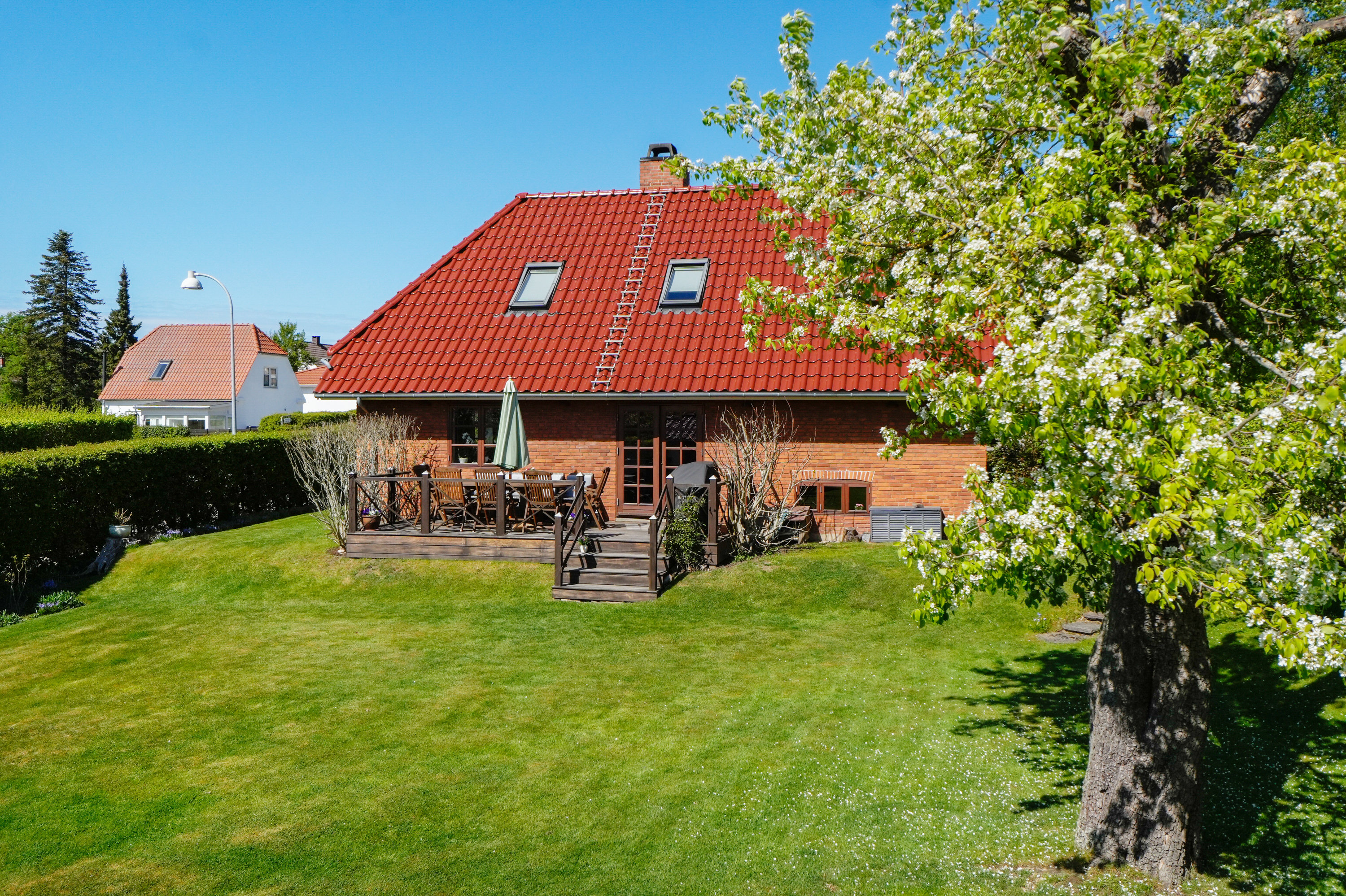Fremhævet facade billede i fuldskærmstilstand. Billede af Østervej 10, 2750 Ballerup