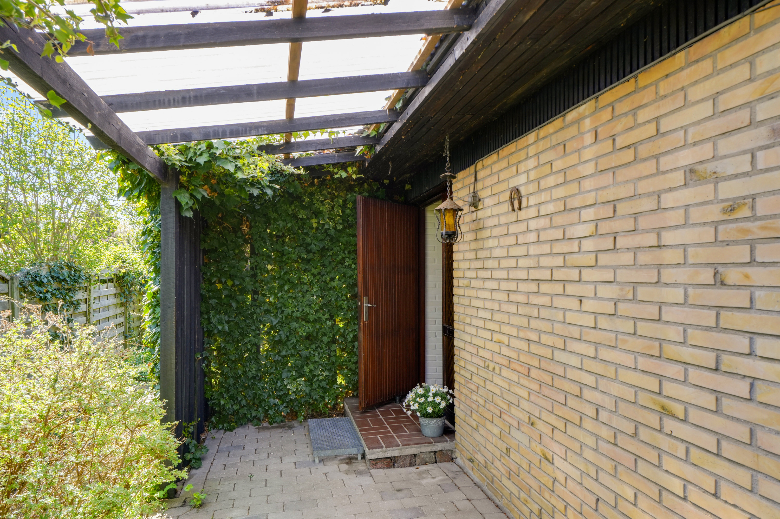 Fremhævet overdækket terrasse billede i fuldskærmstilstand. Billede af Udbakken 34, 2750 Ballerup