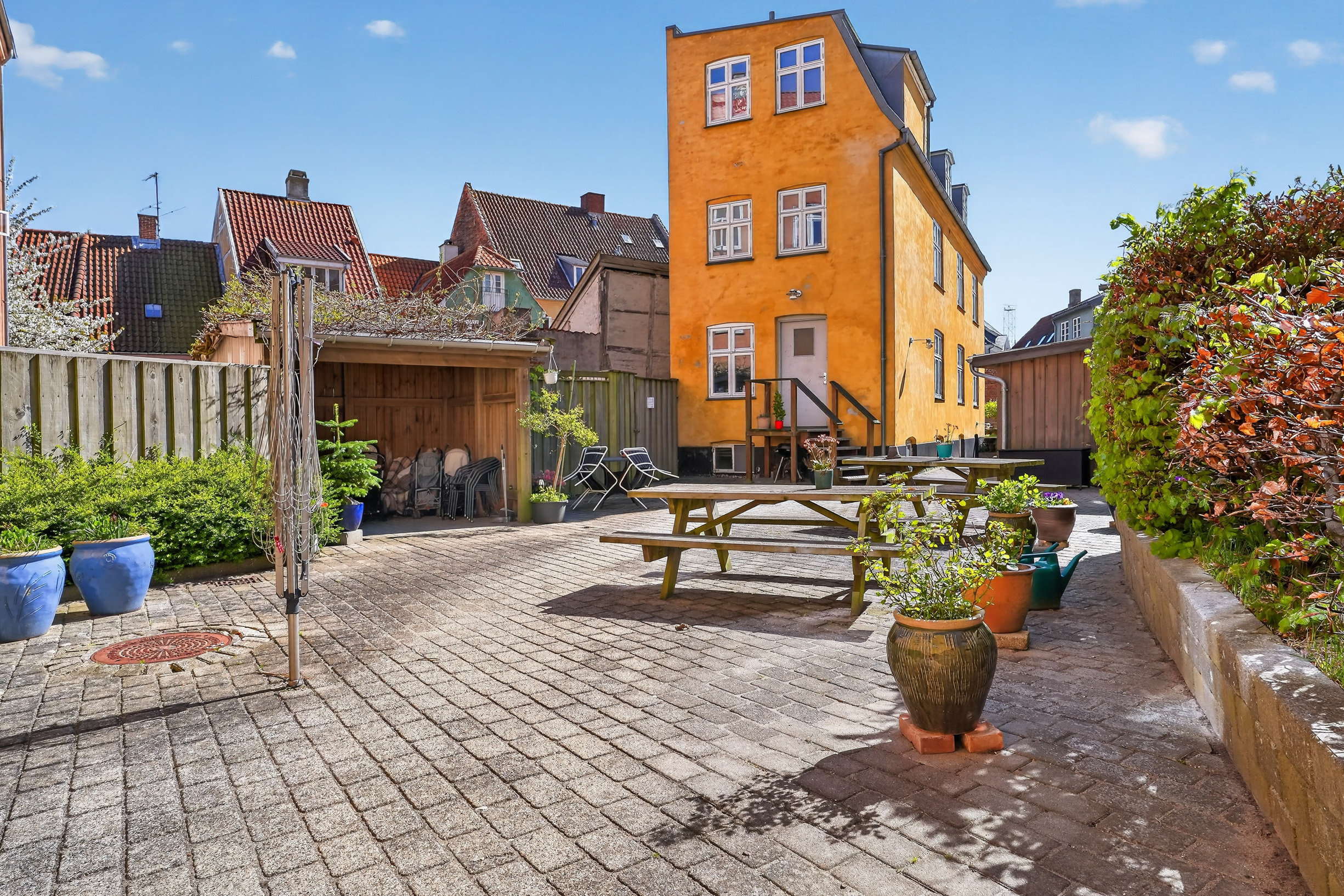 Fremhævet gårdmiljø billede i fuldskærmstilstand. Billede af Gyldenstræde 5, 2. th., 3000 Helsingør