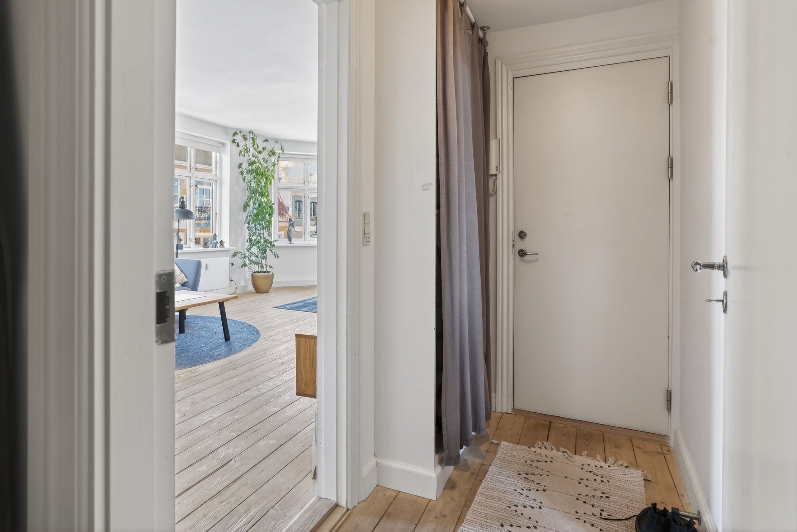 Fremhævet entré billede i fuldskærmstilstand. Billede af Gyldenstræde 5, 2. th., 3000 Helsingør