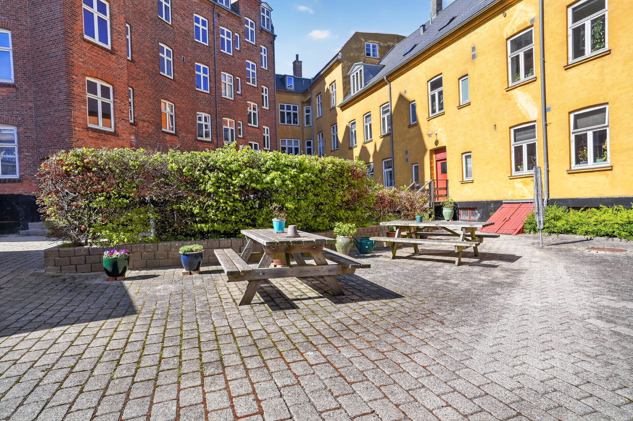 Fremhævet gårdmiljø billede i fuldskærmstilstand. Billede af Gyldenstræde 5, 2. th., 3000 Helsingør