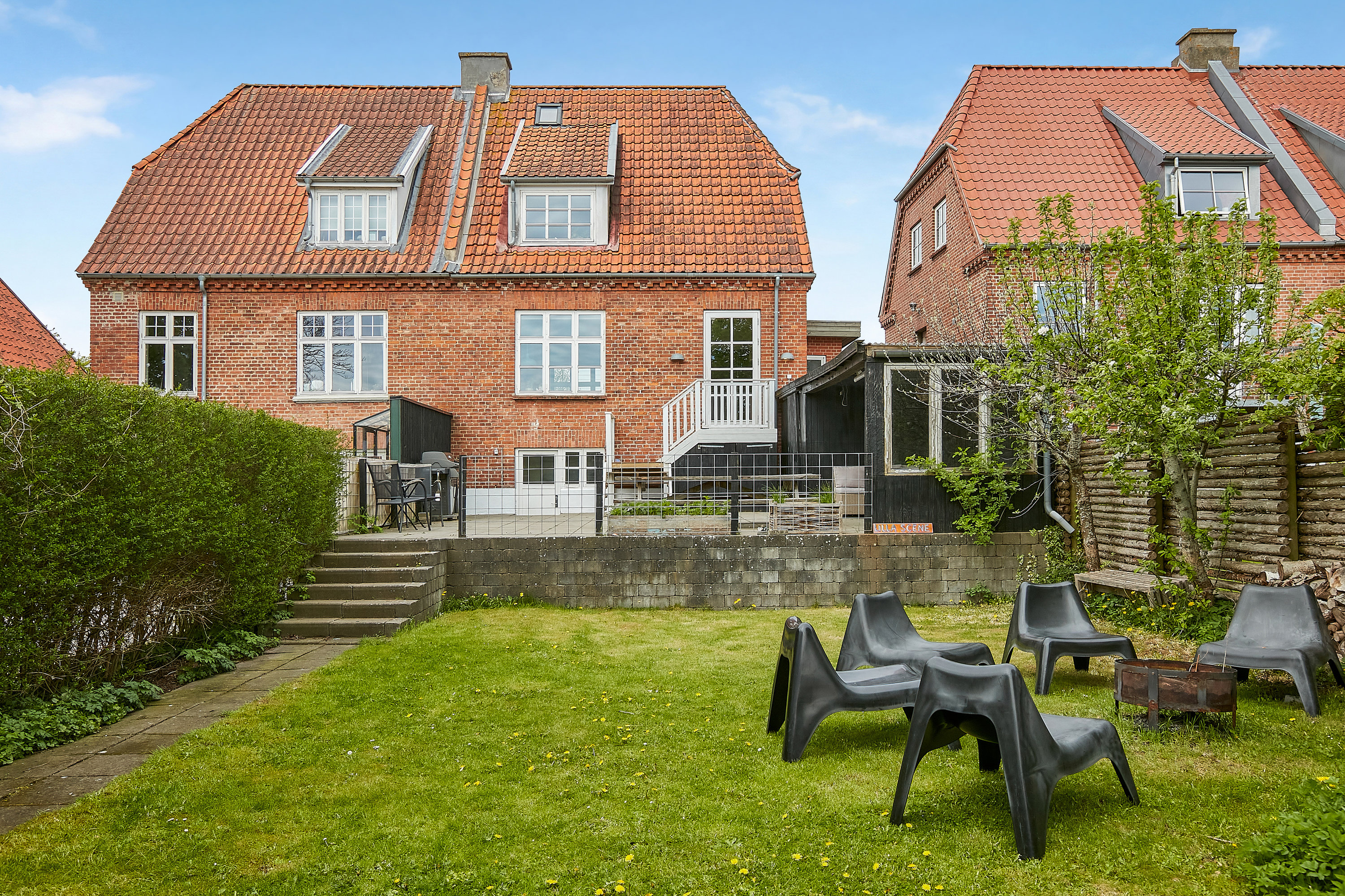 Fremhævet facade fra haven billede i fuldskærmstilstand. Billede af Fælledvej 50, Vestbyen, 8700 Horsens
