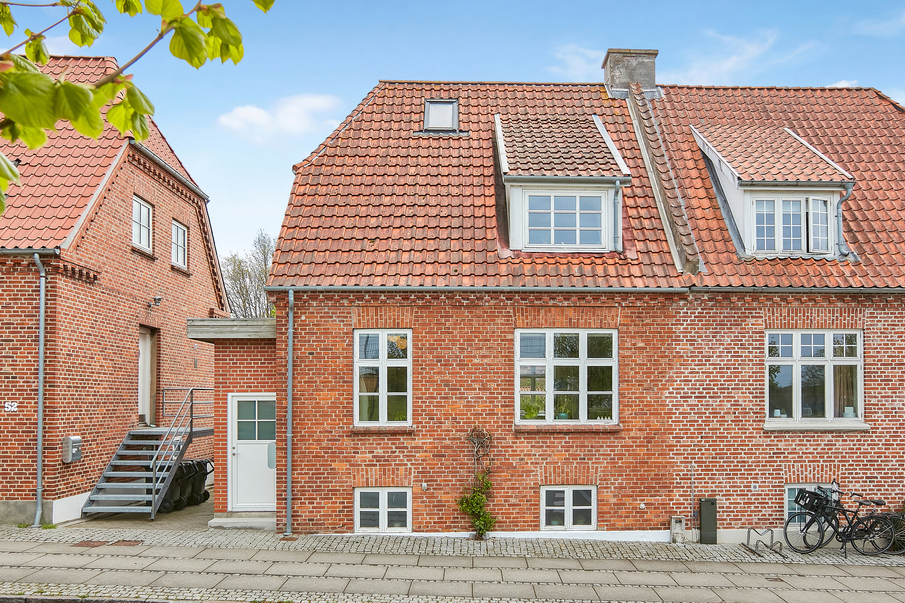 Fremhævet facade billede i fuldskærmstilstand. Billede af Fælledvej 50, Vestbyen, 8700 Horsens