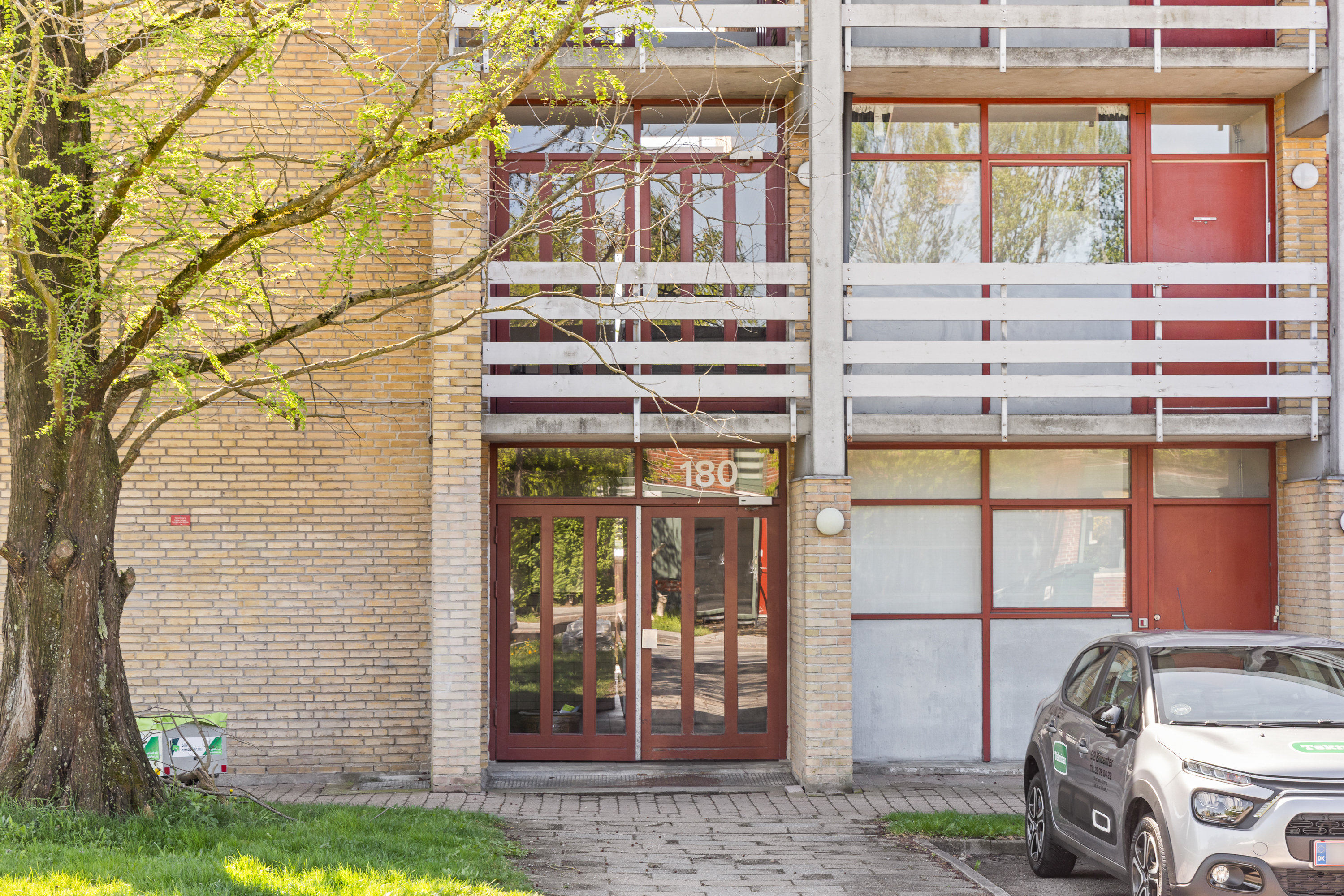 Fremhævet facade billede i fuldskærmstilstand. Billede af Buddingevej 180, 1. 106., 2860 Søborg