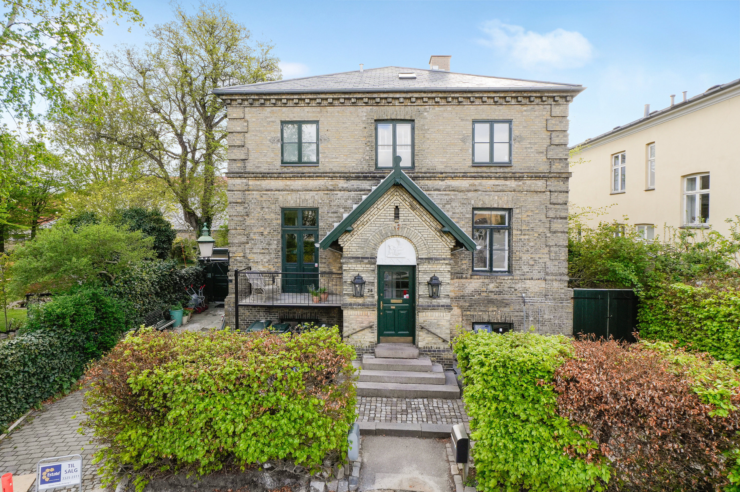 Fremhævet facade billede i fuldskærmstilstand. Billede af Ceresvej 26, st.., 1863 Frederiksberg C