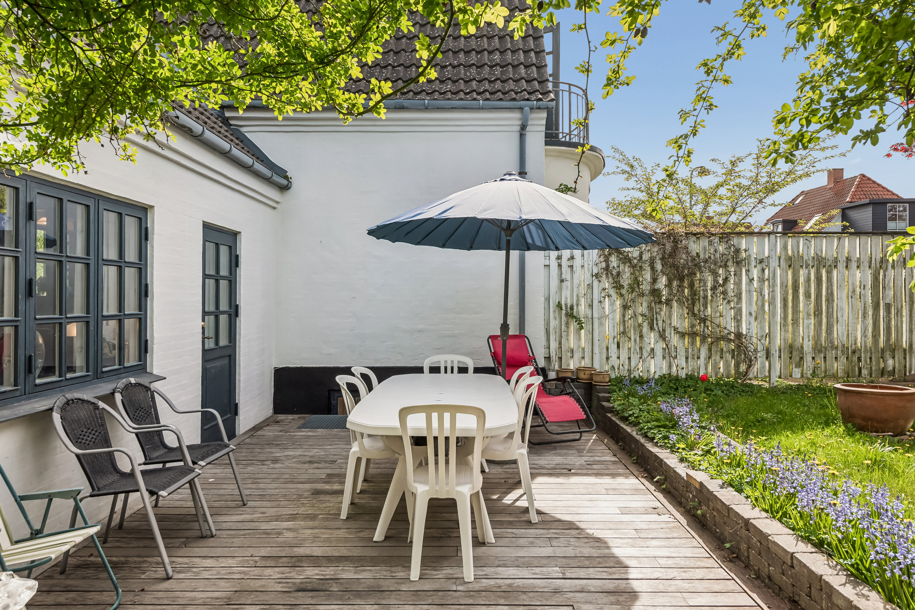 Fremhævet terrasse billede i fuldskærmstilstand. Billede af Birkholmsvej 32, 2800 Kongens Lyngby