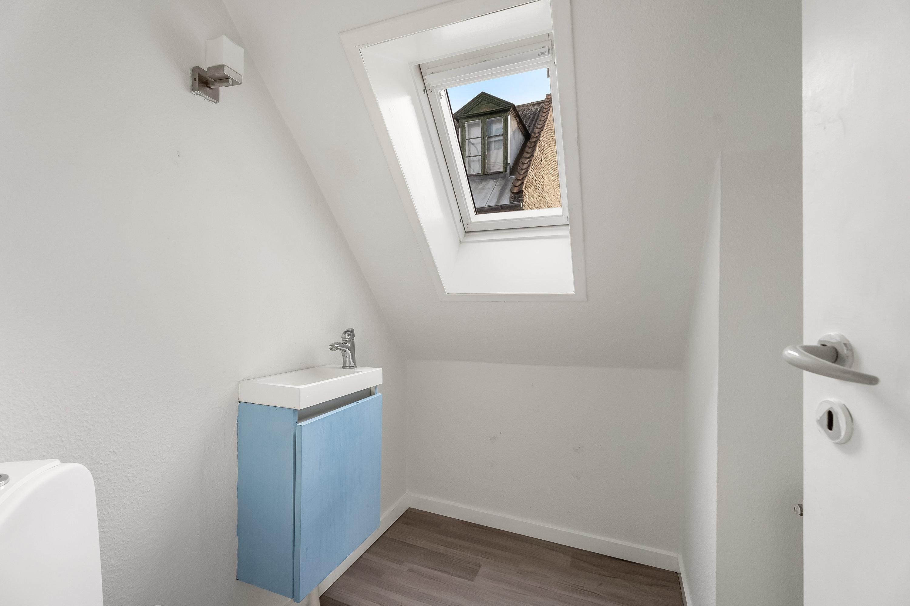 Fremhævet toilet billede i fuldskærmstilstand. Billede af Kattesundet 26, 4900 Nakskov