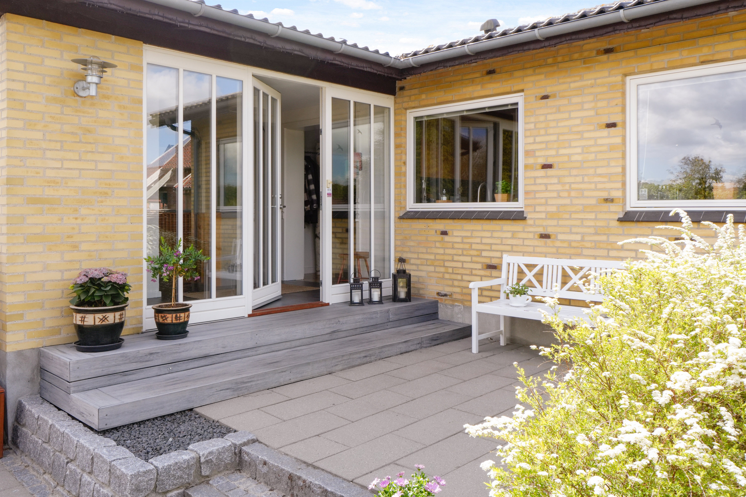 Fremhævet terrasse billede i fuldskærmstilstand. Billede af Søgårdsvej 16A, 2750 Ballerup