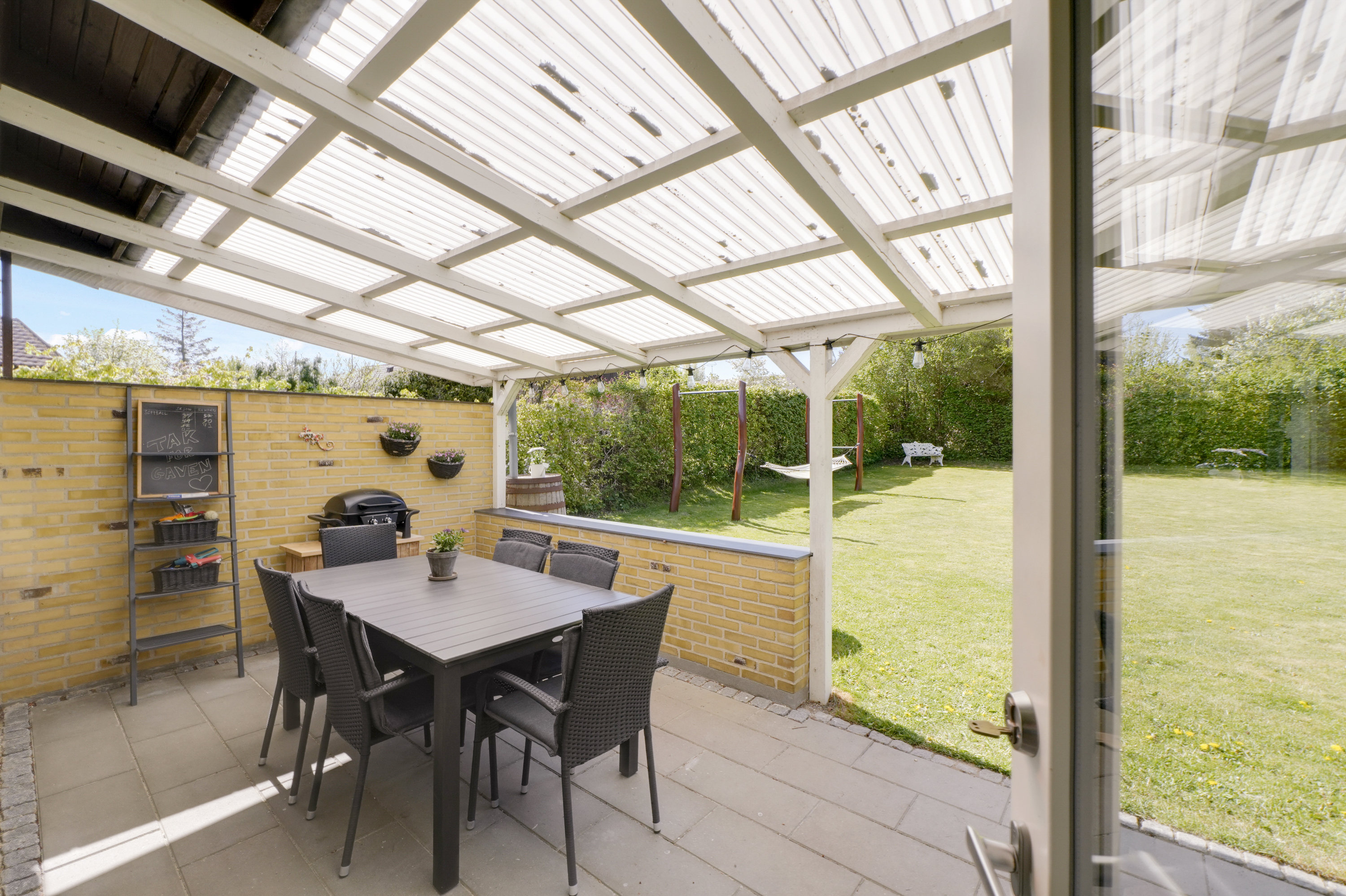 Fremhævet overdækket terrasse billede i fuldskærmstilstand. Billede af Søgårdsvej 16A, 2750 Ballerup