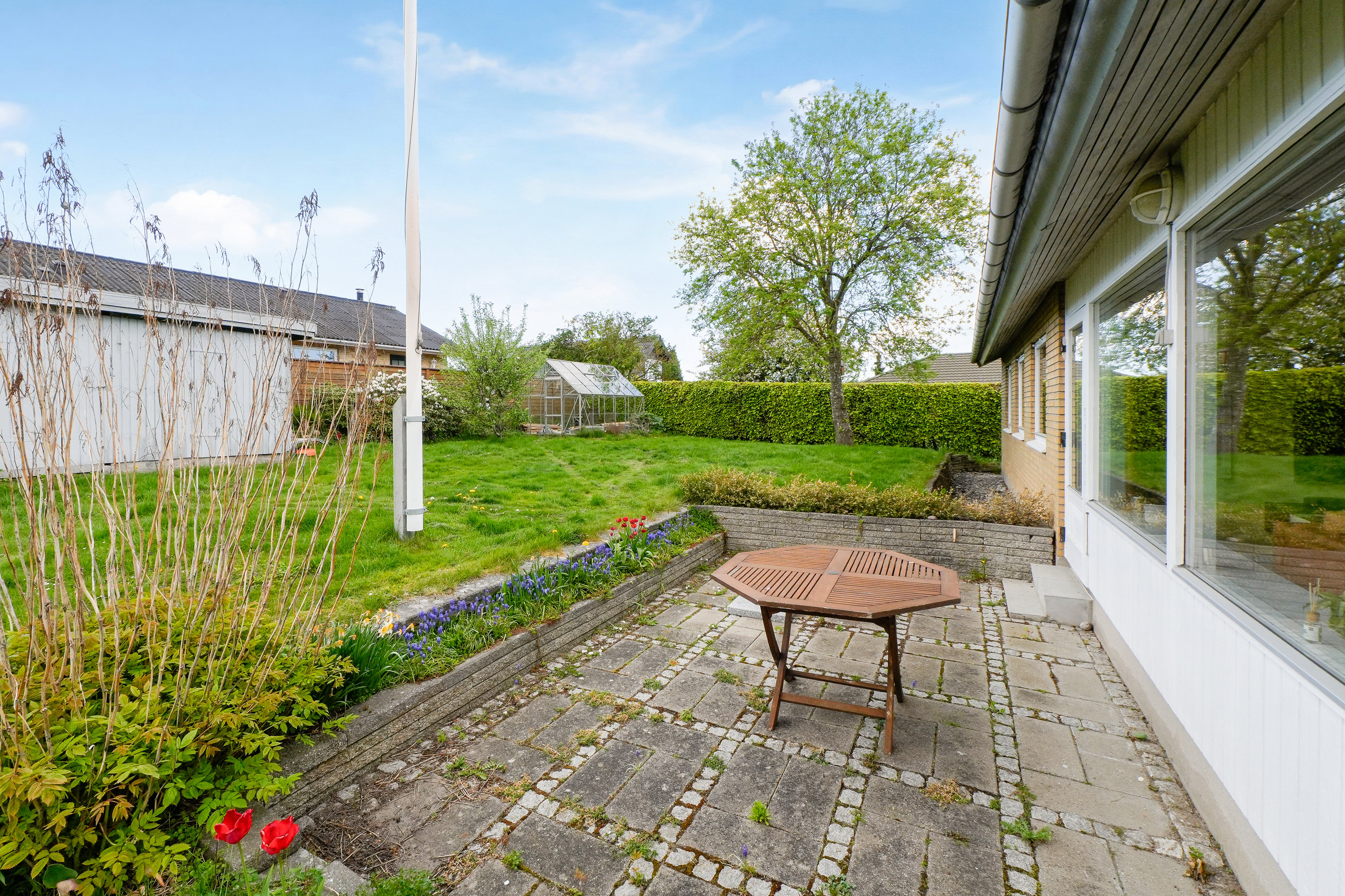 Fremhævet terrasse billede i fuldskærmstilstand. Billede af Aage Berntsens Alle 12, 2750 Ballerup