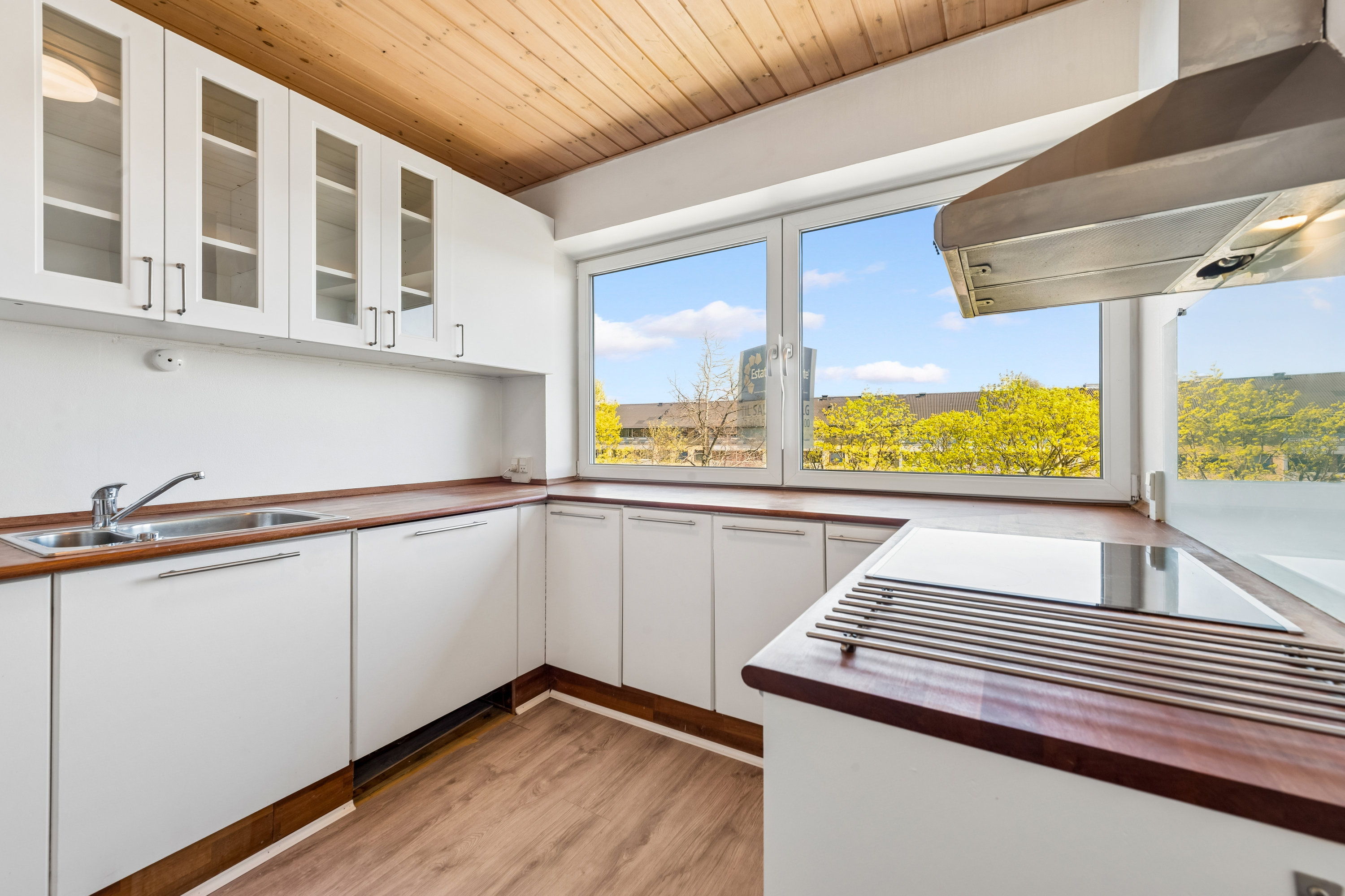 Miniaturebillede 1: køkken. Billede af Lindevangshusene 64, 2. th., 2630 Taastrup