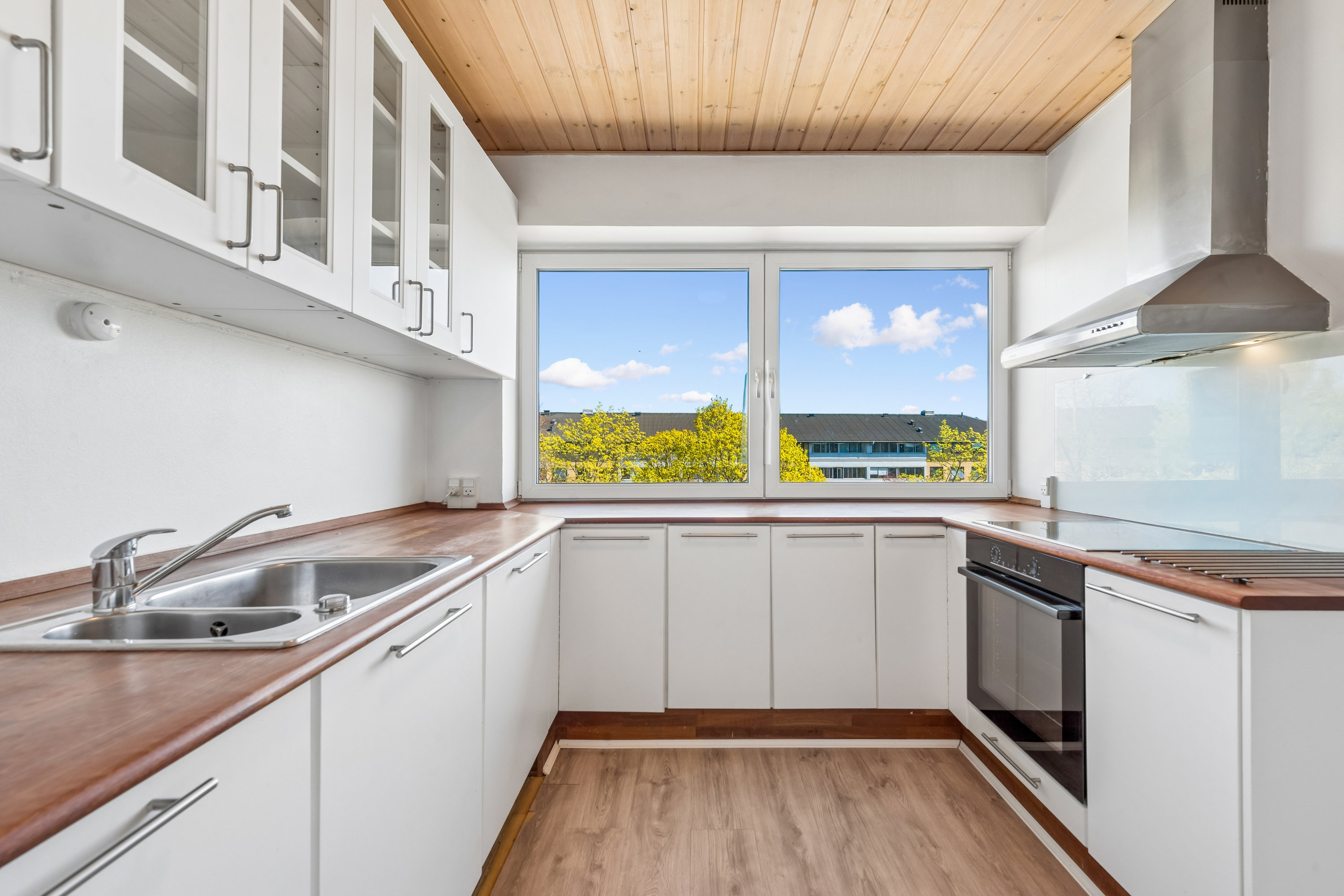 Fremhævet køkken billede i fuldskærmstilstand. Billede af Lindevangshusene 64, 2. th., 2630 Taastrup