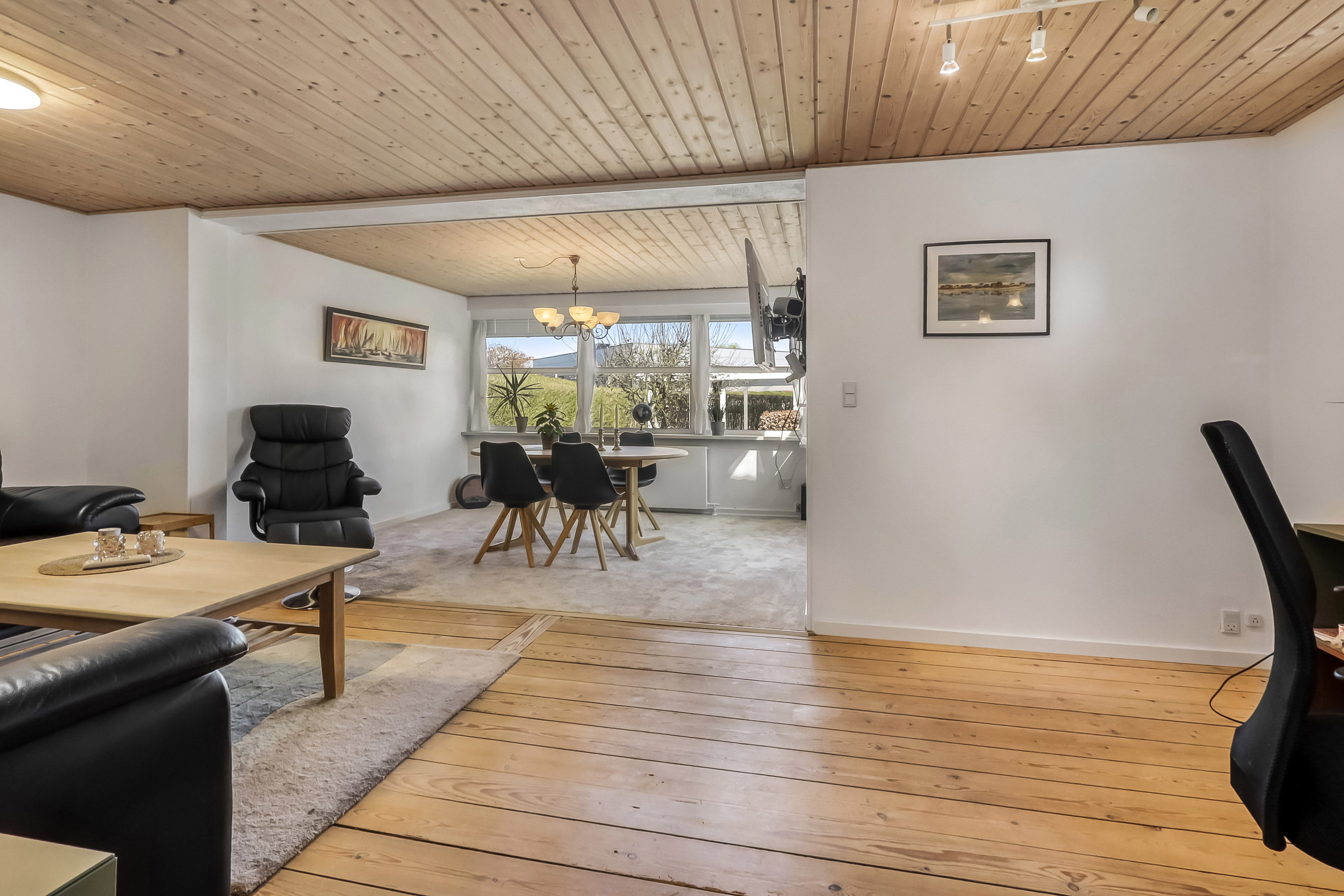 Fremhævet stue billede i fuldskærmstilstand. Billede af Kobberbæksvej 5, 5700 Svendborg