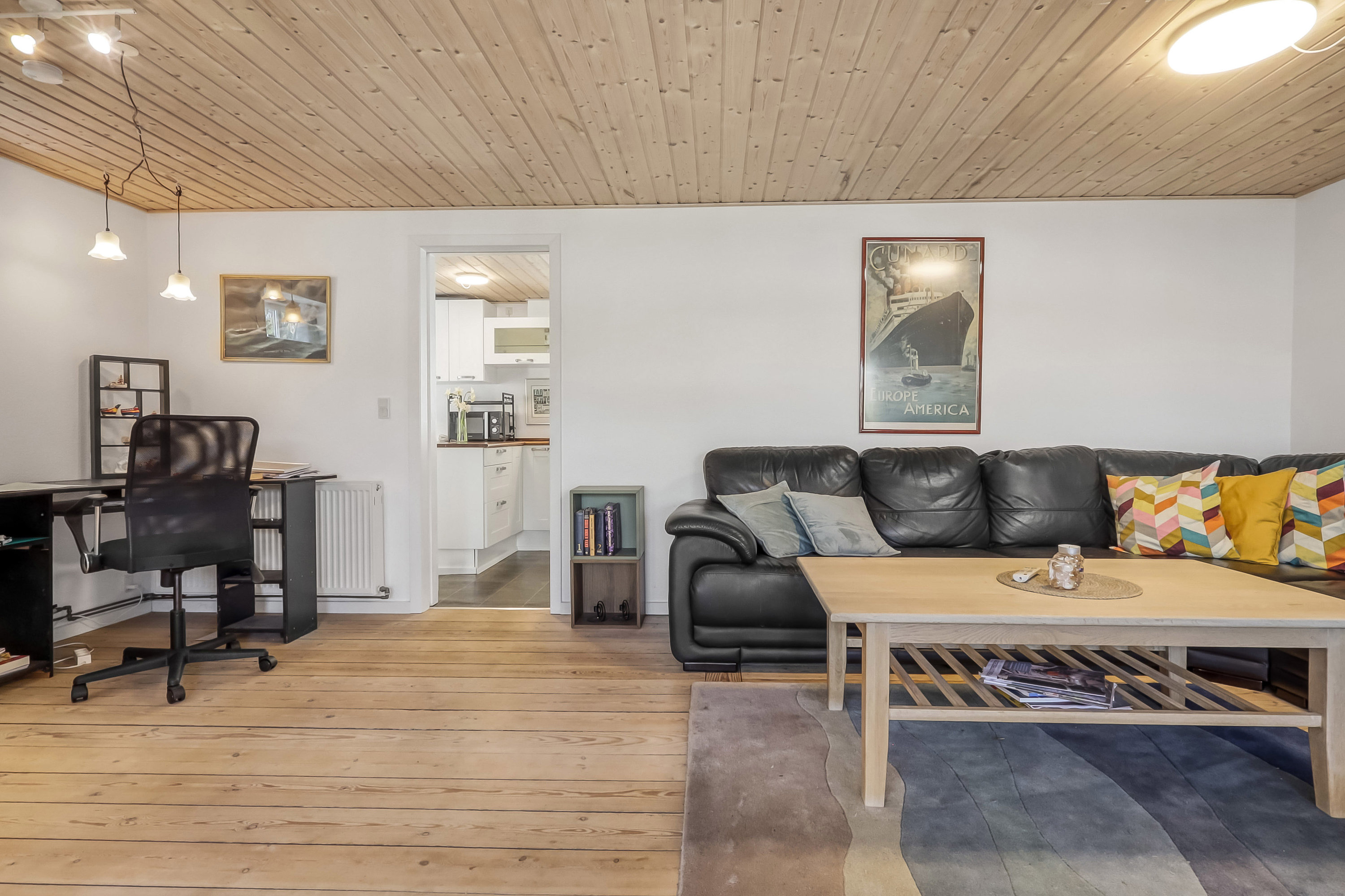 Fremhævet stue billede i fuldskærmstilstand. Billede af Kobberbæksvej 5, 5700 Svendborg