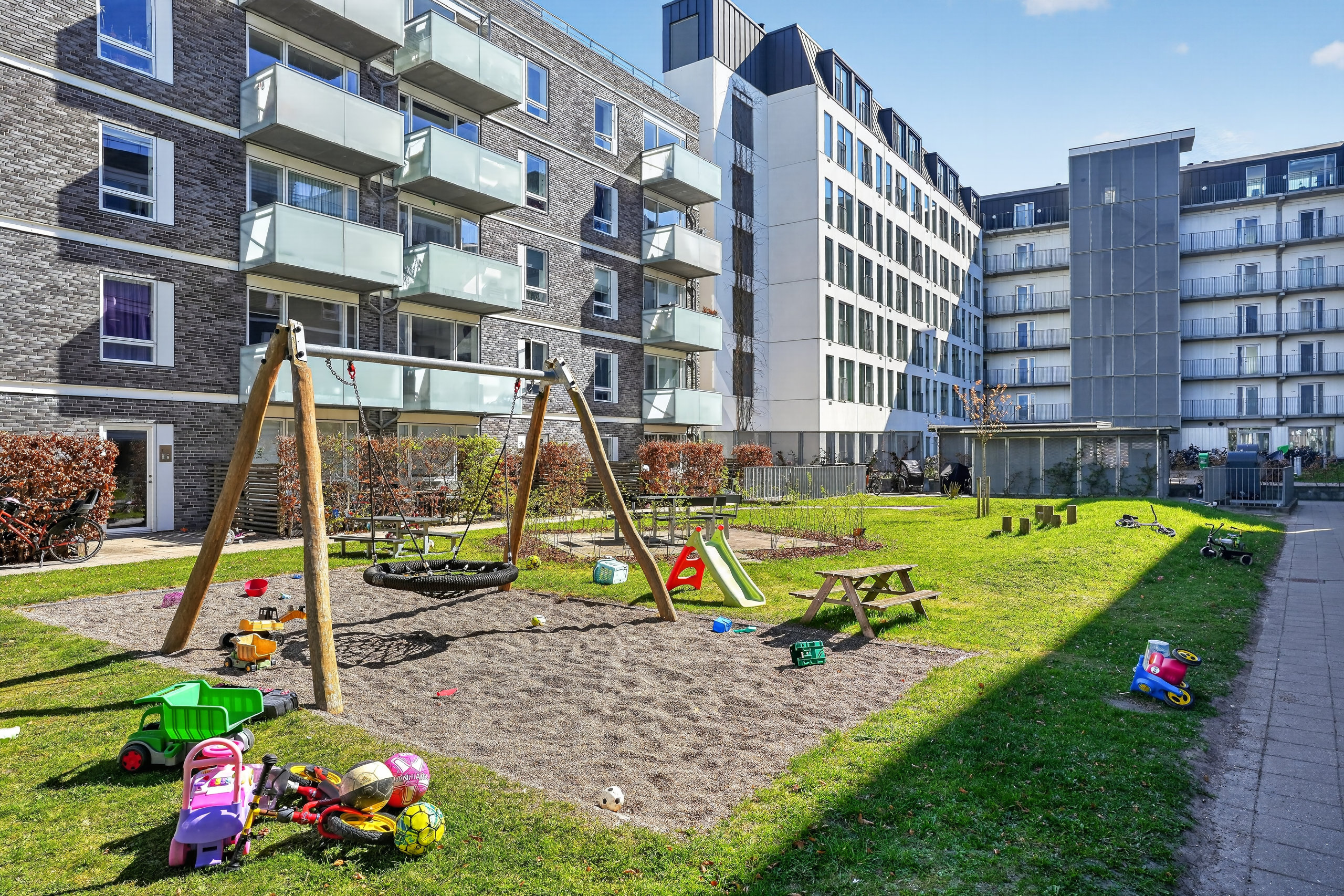 Fremhævet gårdmiljø billede i fuldskærmstilstand. Billede af Lise Ringheims Vej 3, st.. th., 2500 Valby