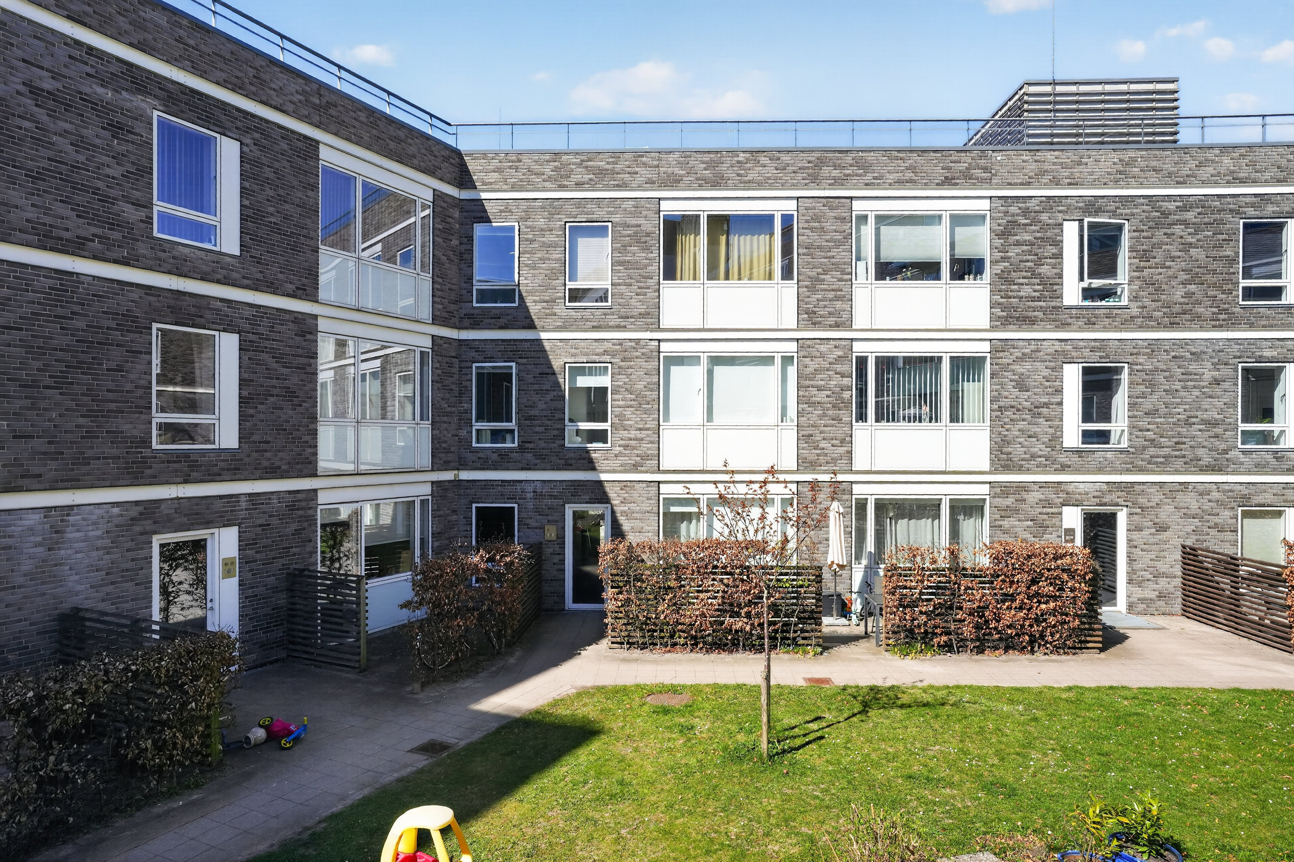 Fremhævet ejendommen billede i fuldskærmstilstand. Billede af Lise Ringheims Vej 3, st.. th., 2500 Valby