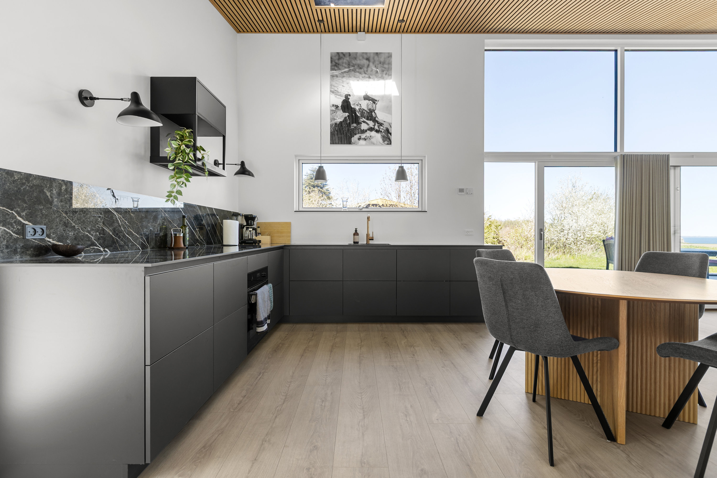 Fremhævet køkken billede i fuldskærmstilstand. Billede af Ll Troldmosevej 4, Venslev, 4050 Skibby