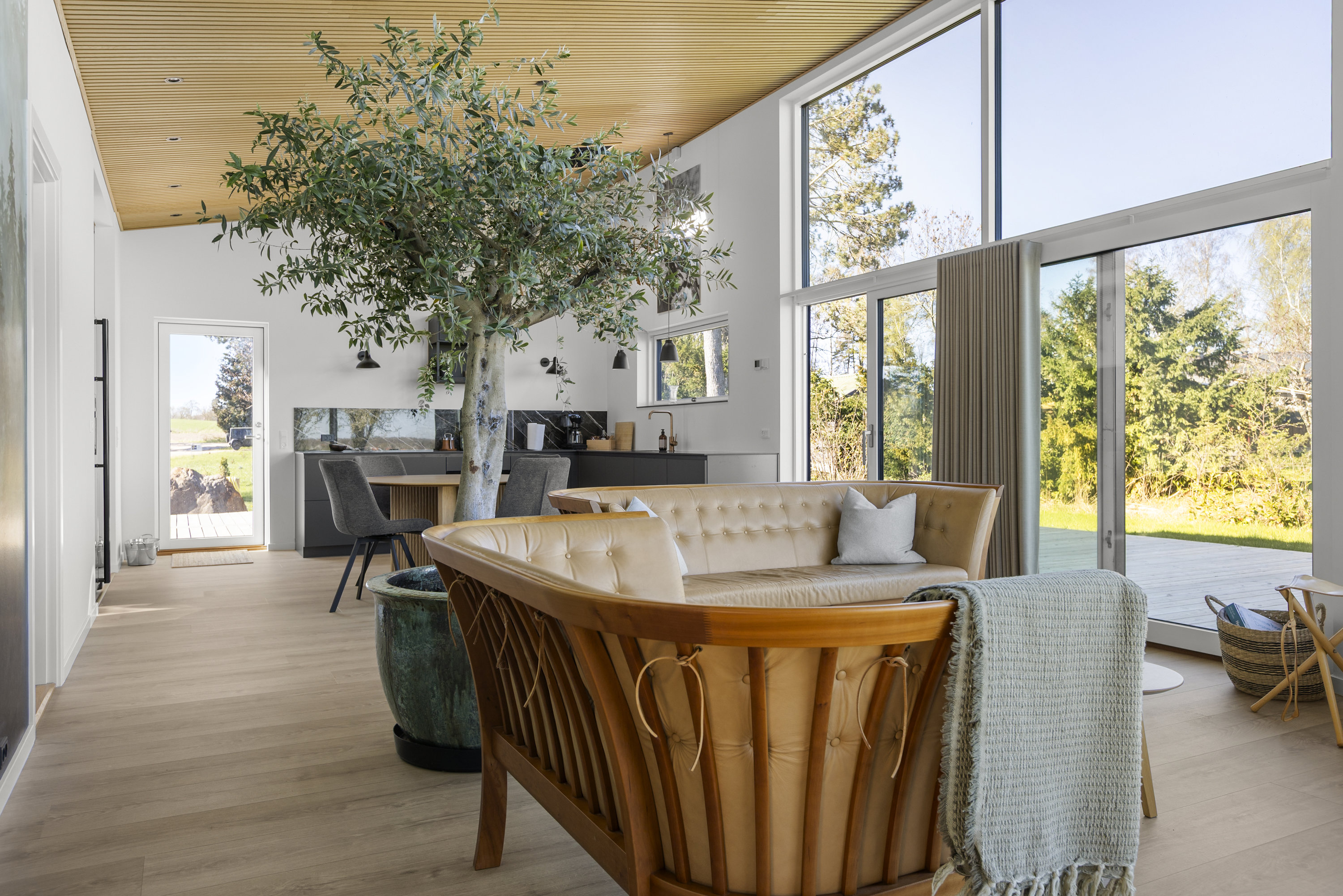 Fremhævet stue billede i fuldskærmstilstand. Billede af Ll Troldmosevej 4, Venslev, 4050 Skibby