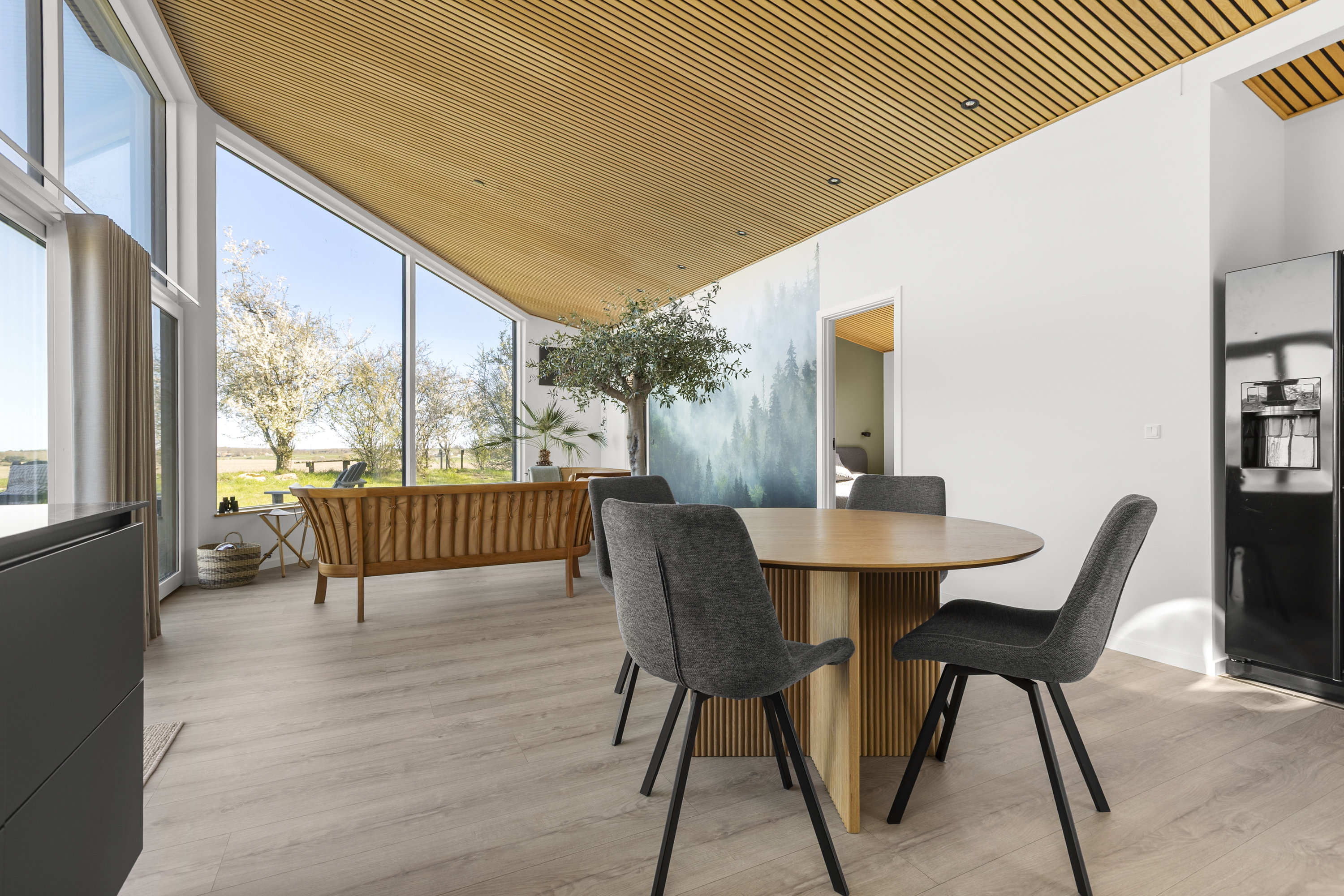 Fremhævet stue billede i fuldskærmstilstand. Billede af Ll Troldmosevej 4, Venslev, 4050 Skibby