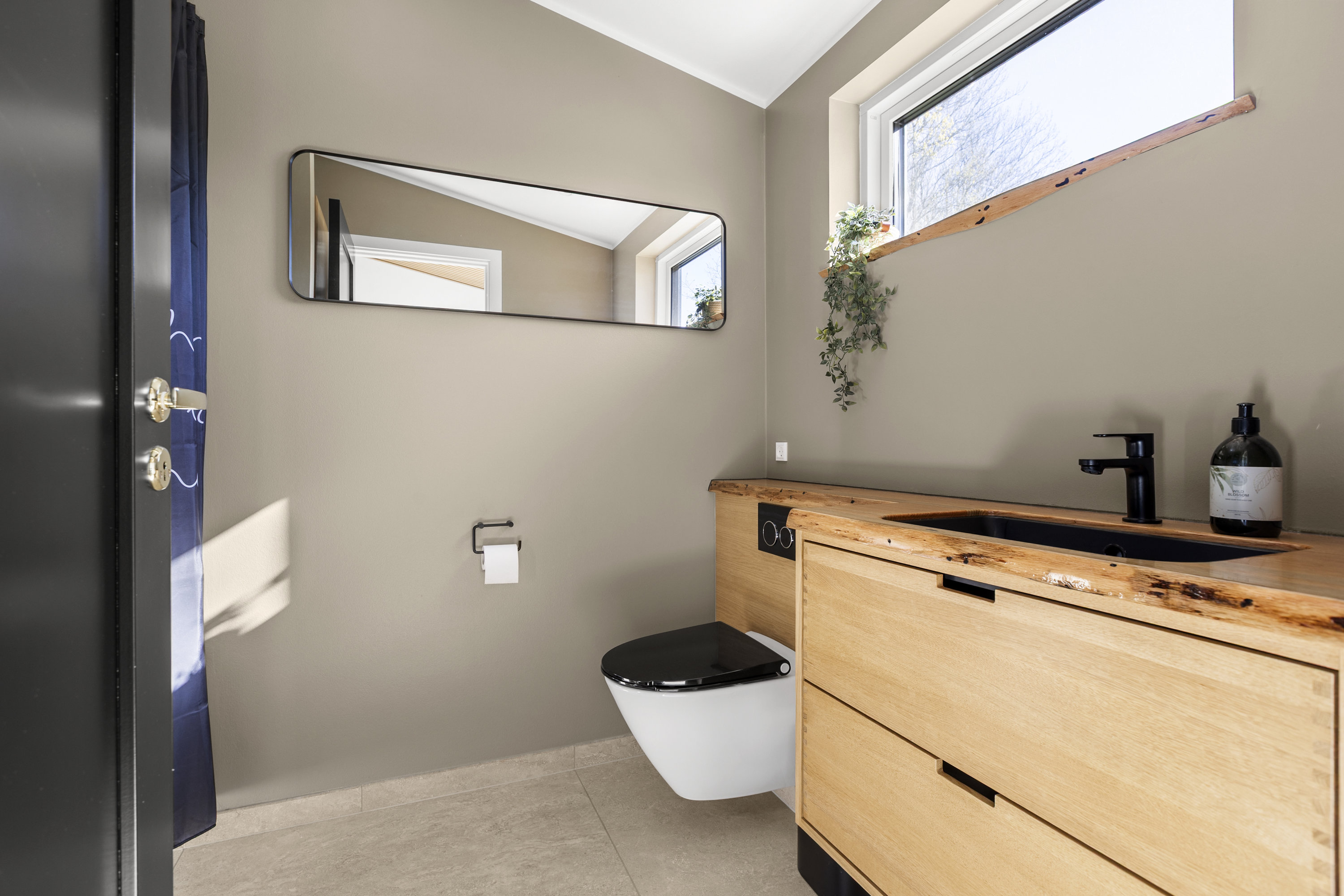 Fremhævet badeværelse billede i fuldskærmstilstand. Billede af Ll Troldmosevej 4, Venslev, 4050 Skibby