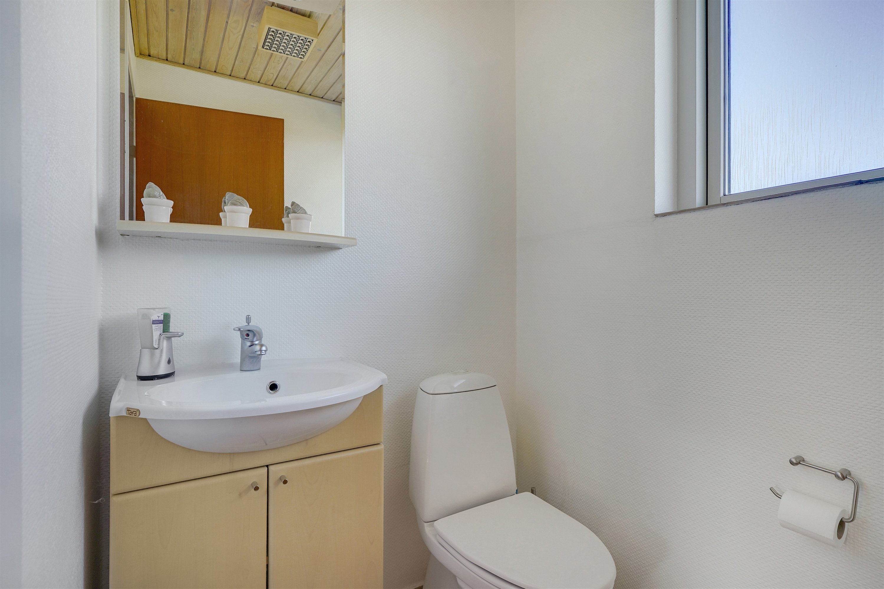 Fremhævet toilet billede i fuldskærmstilstand. Billede af Egevænget 213, 7190 Billund