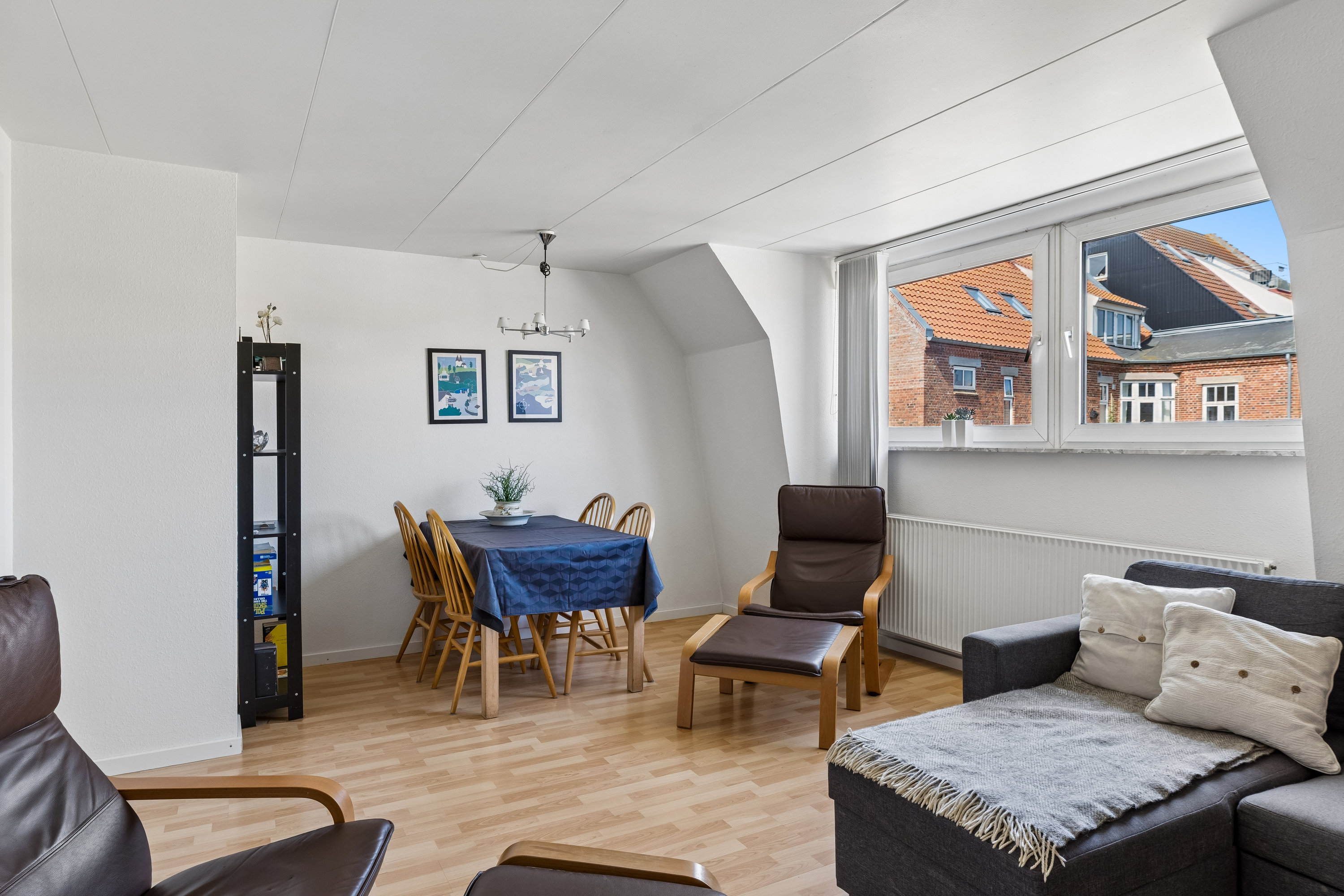 Fremhævet stue billede i fuldskærmstilstand. Billede af Løkken 28B, 2. th., 6400 Sønderborg