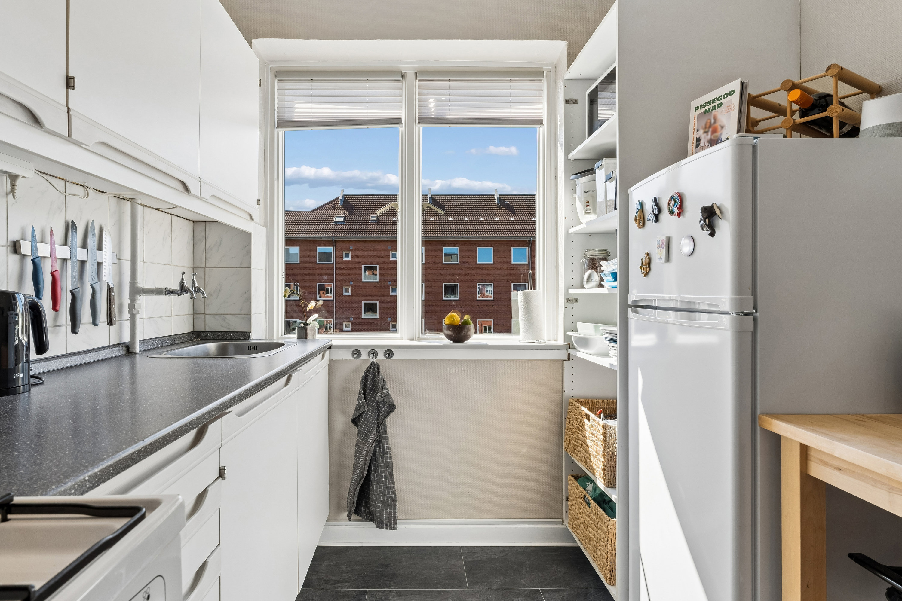 Fremhævet køkken billede i fuldskærmstilstand. Billede af Samsøgade 12, 3. th., 9000 Aalborg