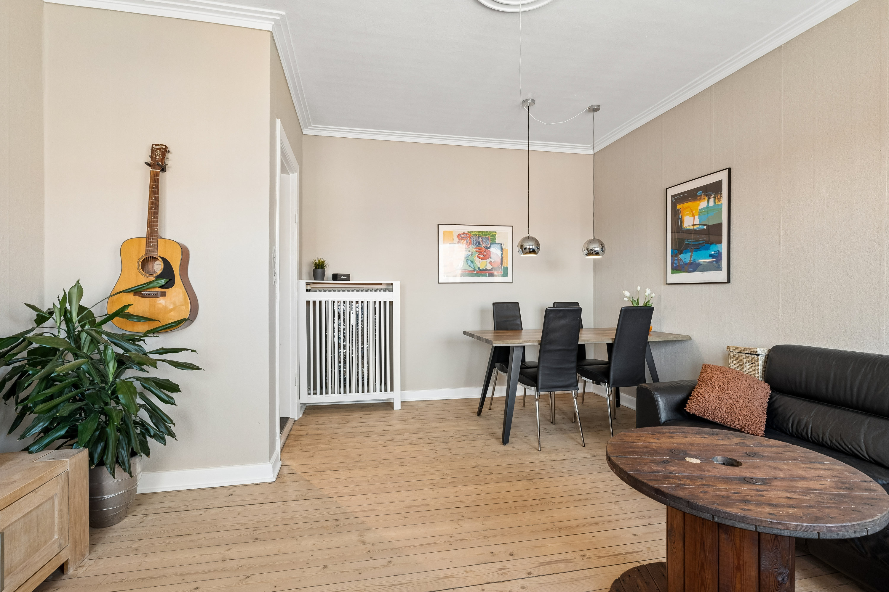 Fremhævet stue billede i fuldskærmstilstand. Billede af Samsøgade 12, 3. th., 9000 Aalborg