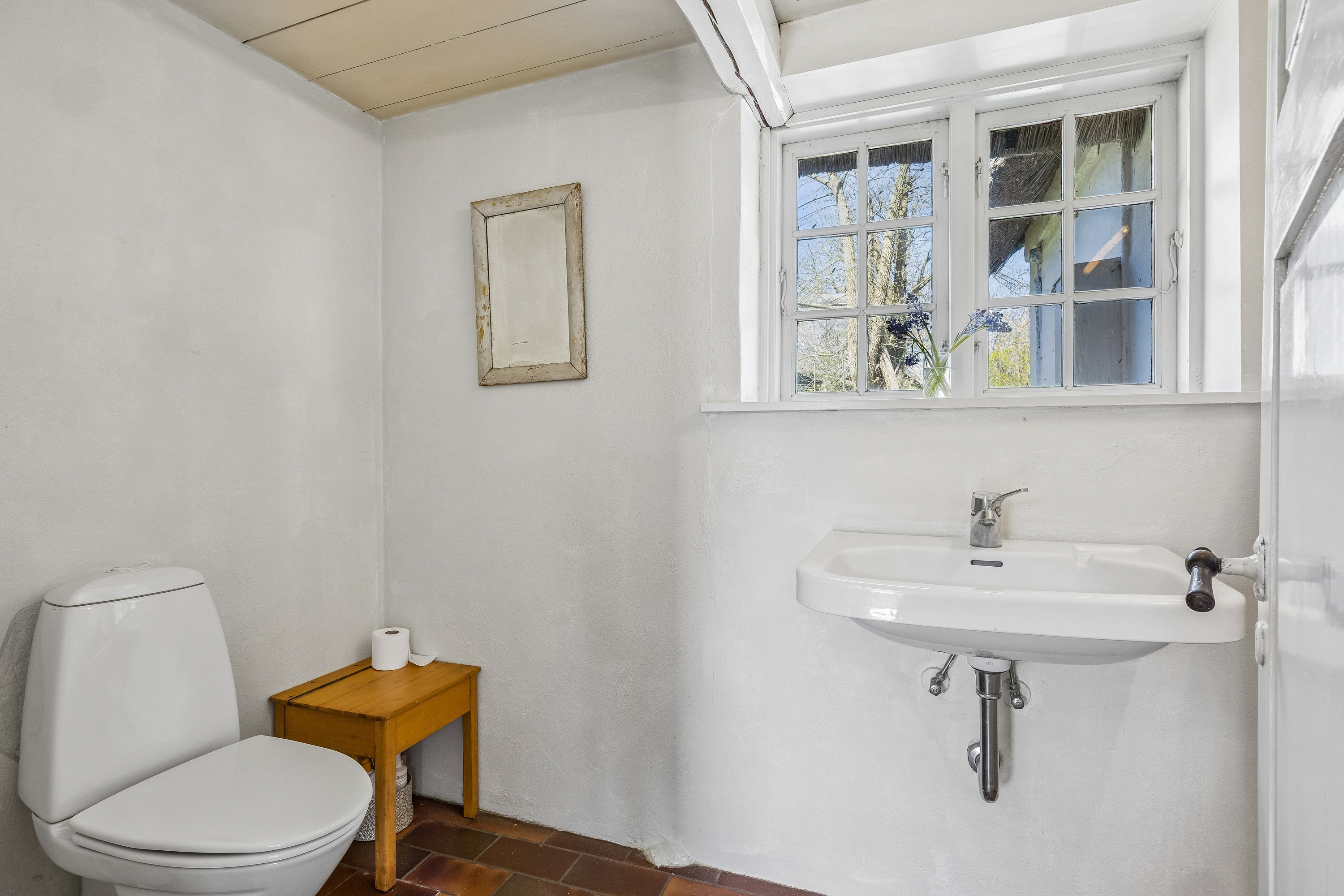 Fremhævet badeværelse billede i fuldskærmstilstand. Billede af Strandvejen 52, Reersø, 4281 Gørlev