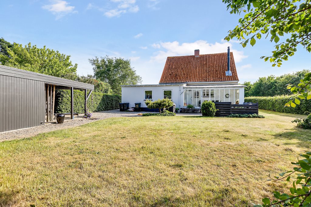 Miniaturebillede 1: . Billede af Strandbyvej 37, Strandby, 5683 Haarby