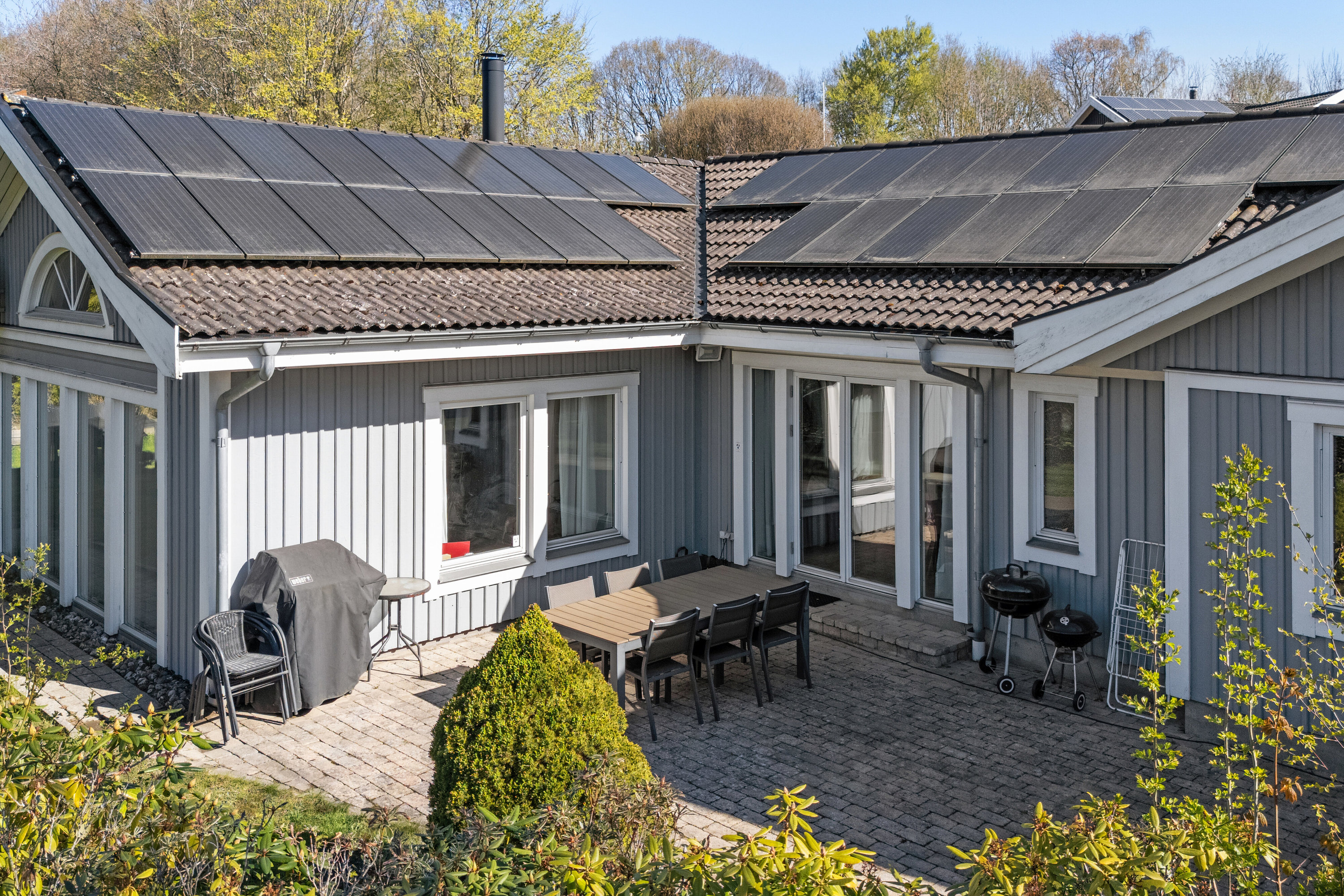 Fremhævet set fra haven billede i fuldskærmstilstand. Billede af Brådebæksvej 35, 2970 Hørsholm