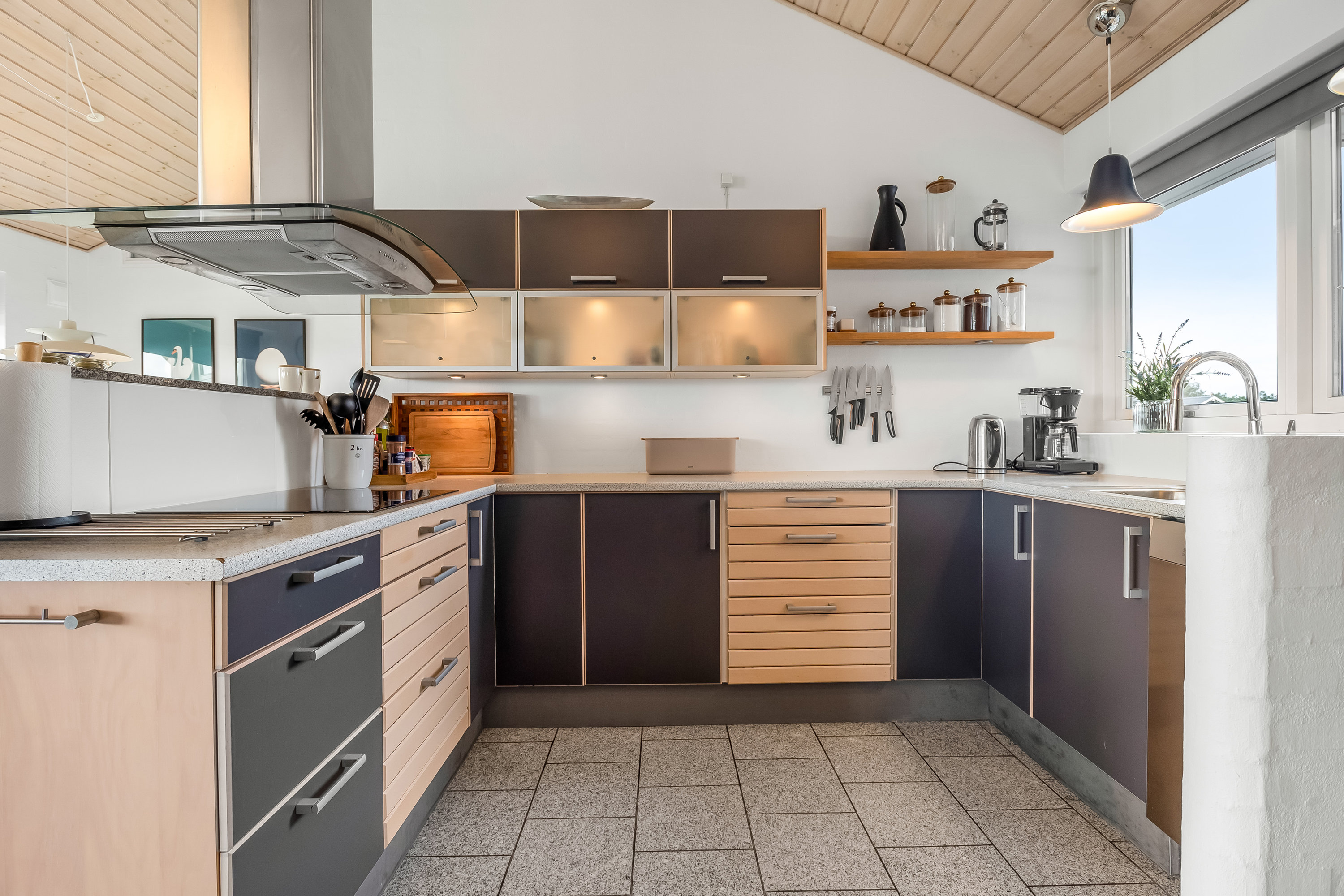 Miniaturebillede 2: køkken alrum. Billede af Laust Diges Vej 11, Haurvig, 6960 Hvide Sande