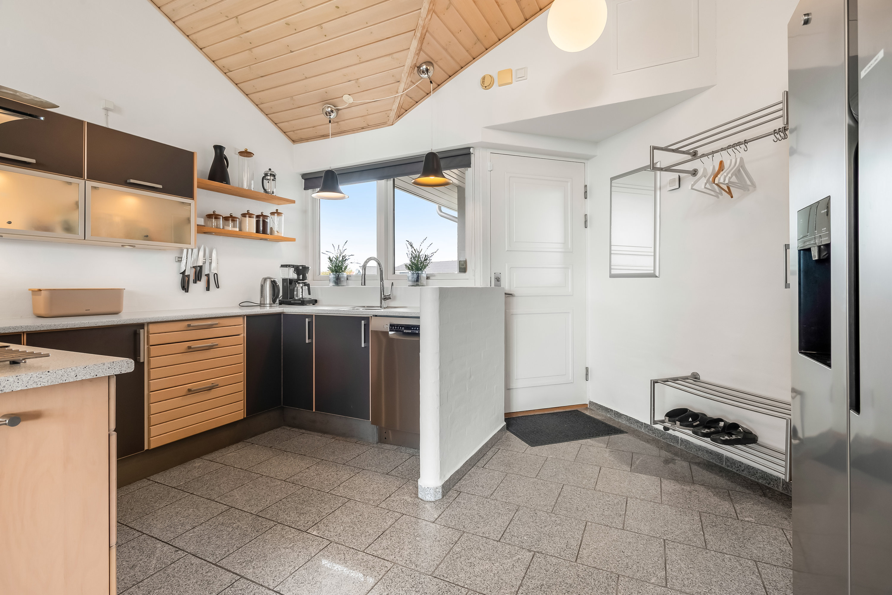 Fremhævet køkken alrum billede i fuldskærmstilstand. Billede af Laust Diges Vej 11, Haurvig, 6960 Hvide Sande