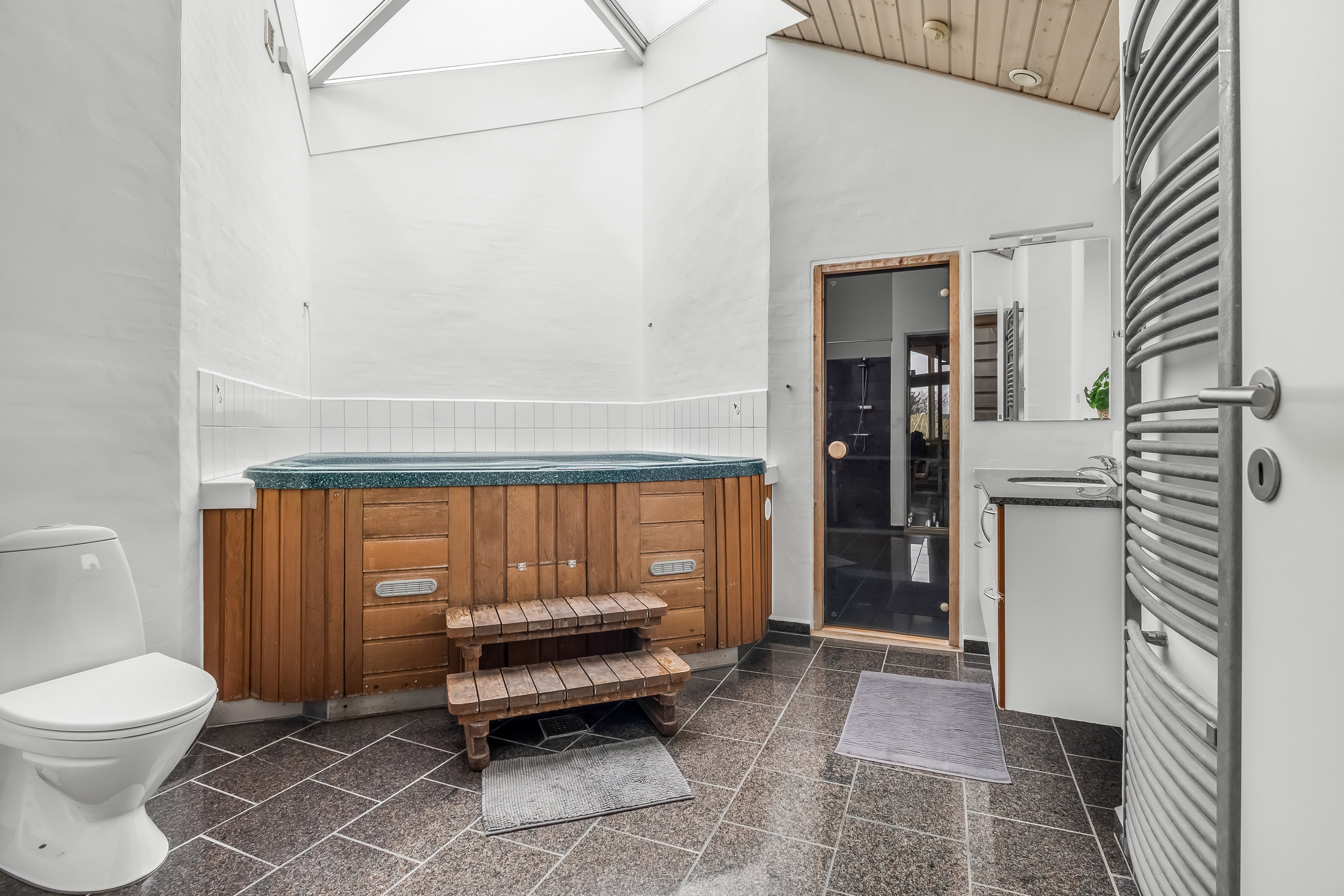 Fremhævet badeværelse billede i fuldskærmstilstand. Billede af Laust Diges Vej 11, Haurvig, 6960 Hvide Sande