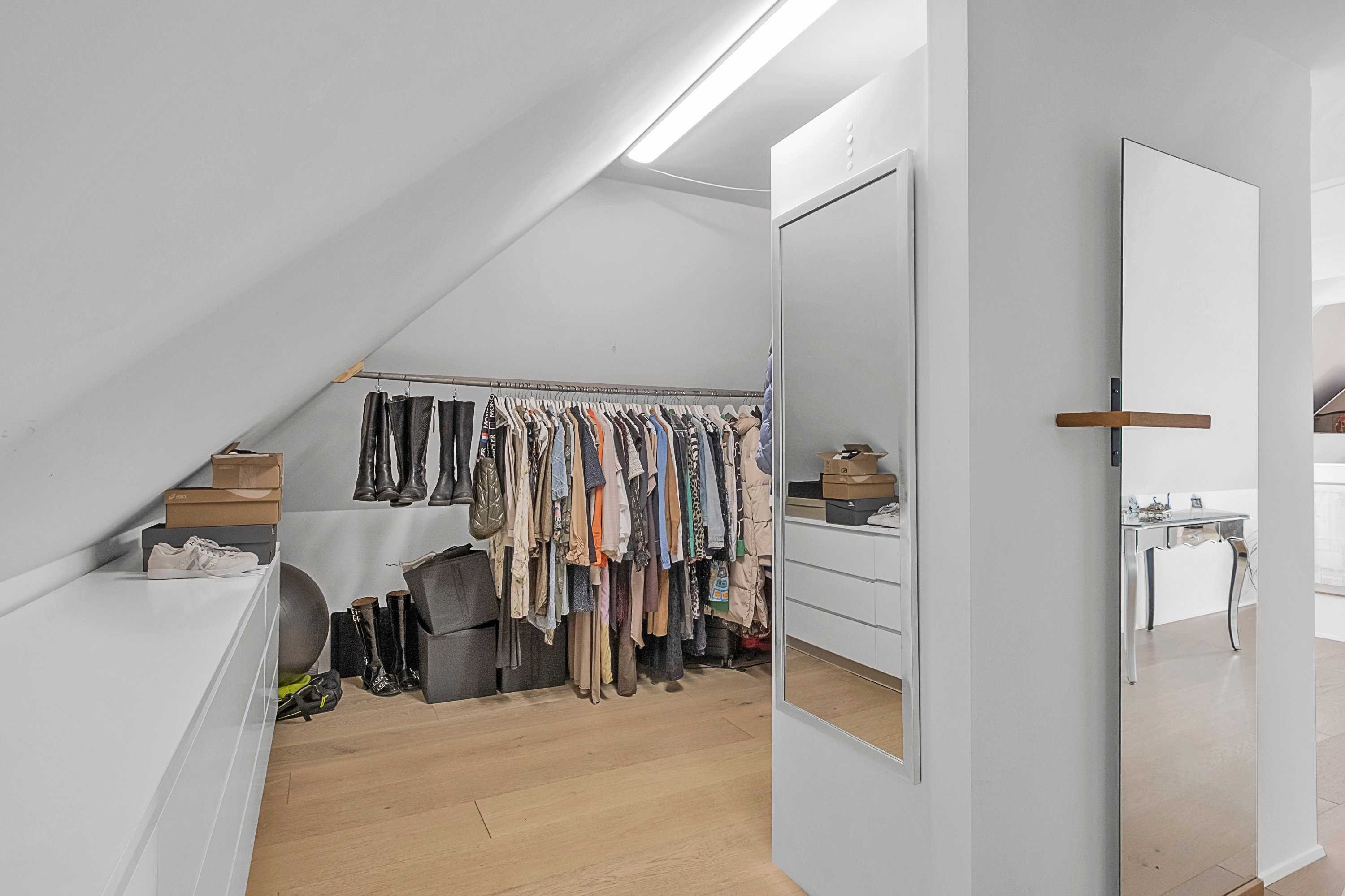Fremhævet walkin closet billede i fuldskærmstilstand. Billede af Stokbrovej 139, Elev, 8520 Lystrup