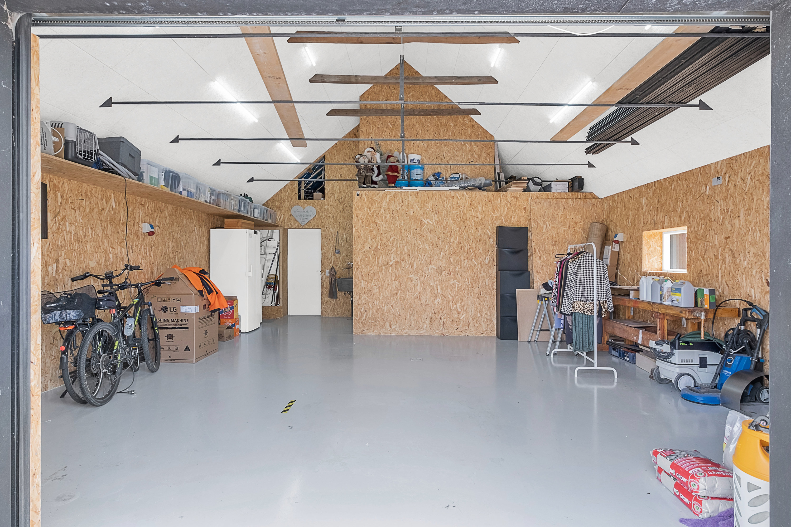 Fremhævet garage billede i fuldskærmstilstand. Billede af Stokbrovej 139, Elev, 8520 Lystrup