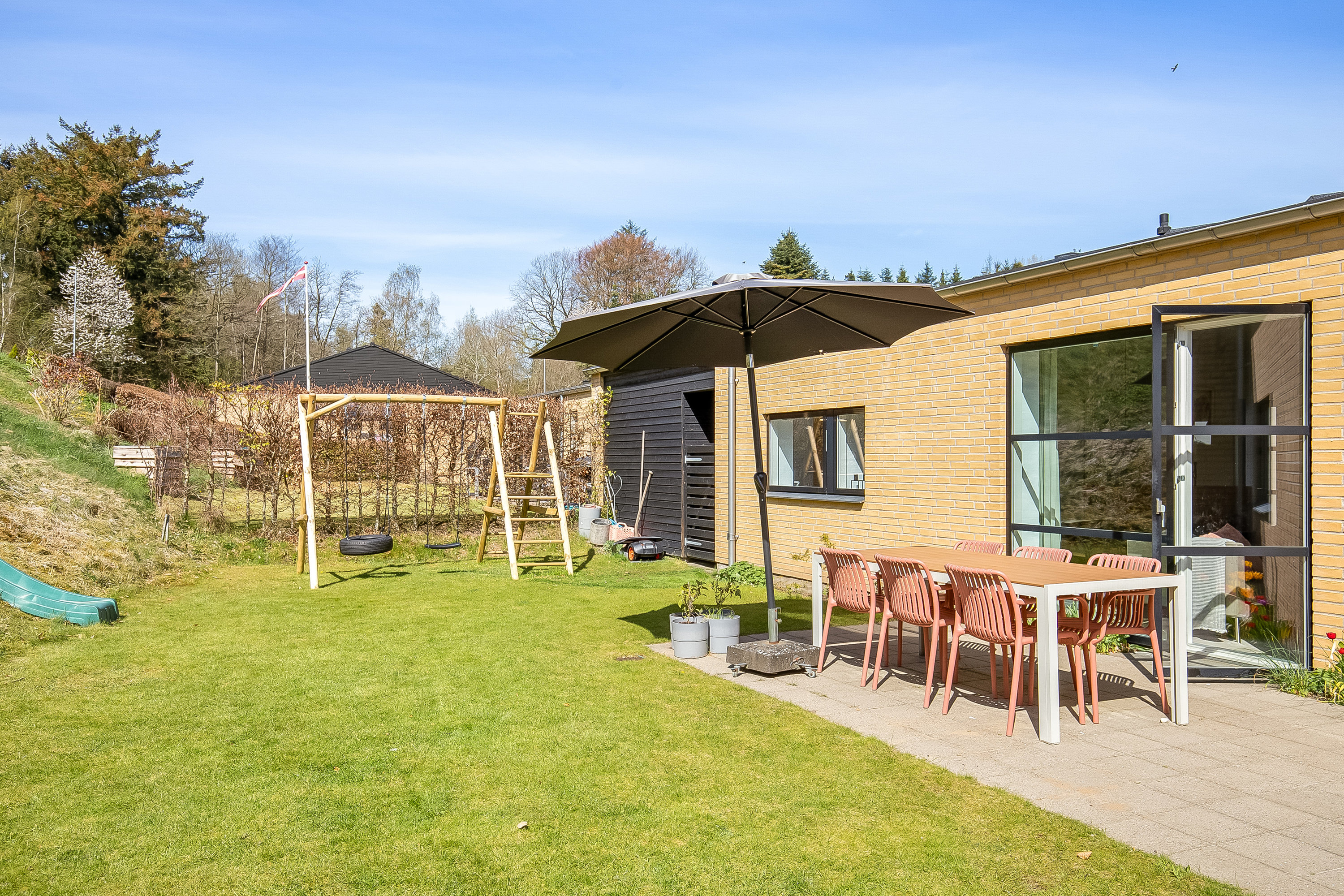 Fremhævet terrasse billede i fuldskærmstilstand. Billede af Skibet Bakkevej 5, 7100 Vejle