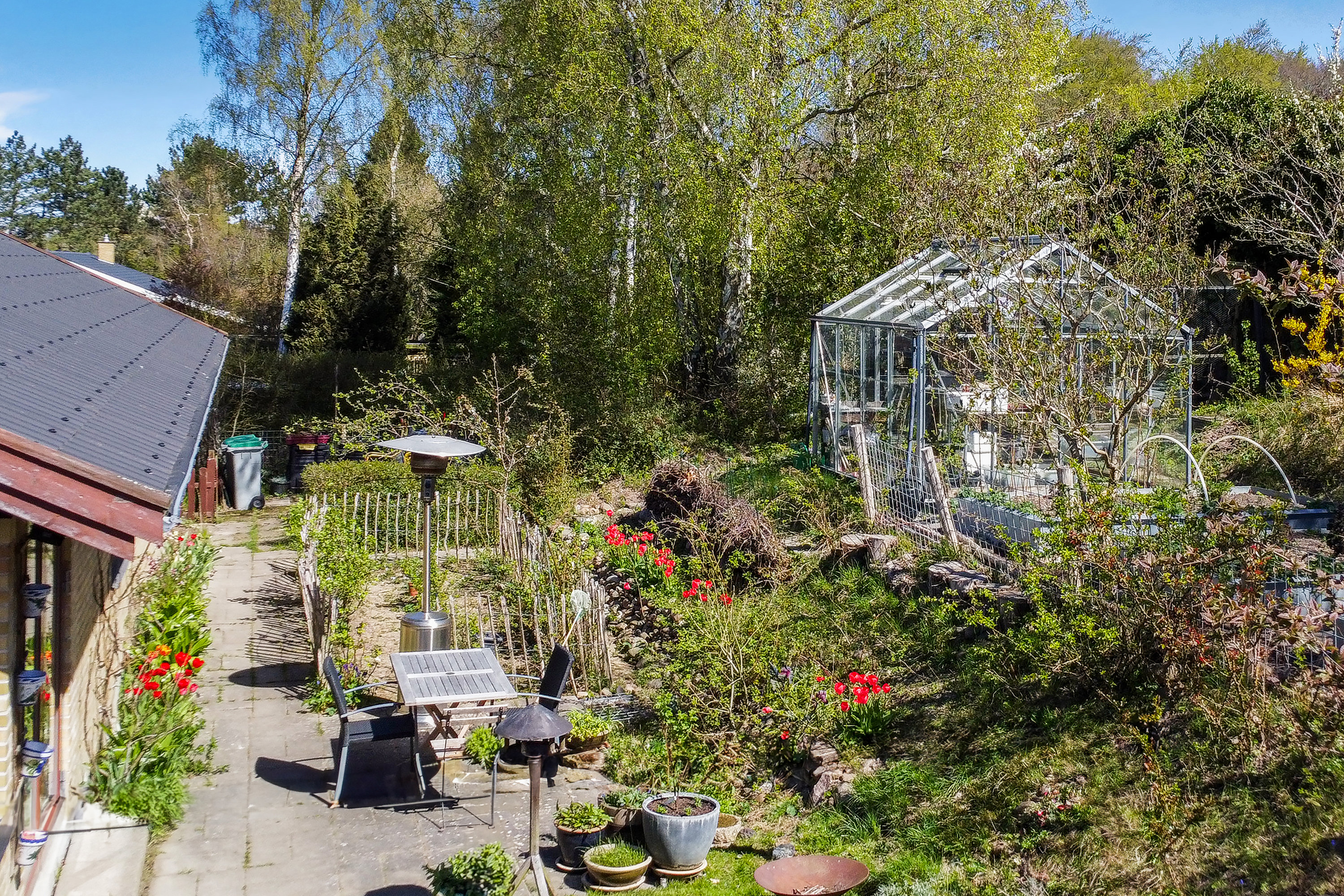 Fremhævet terrasse billede i fuldskærmstilstand. Billede af Aage Berntsens Alle 19, 2750 Ballerup