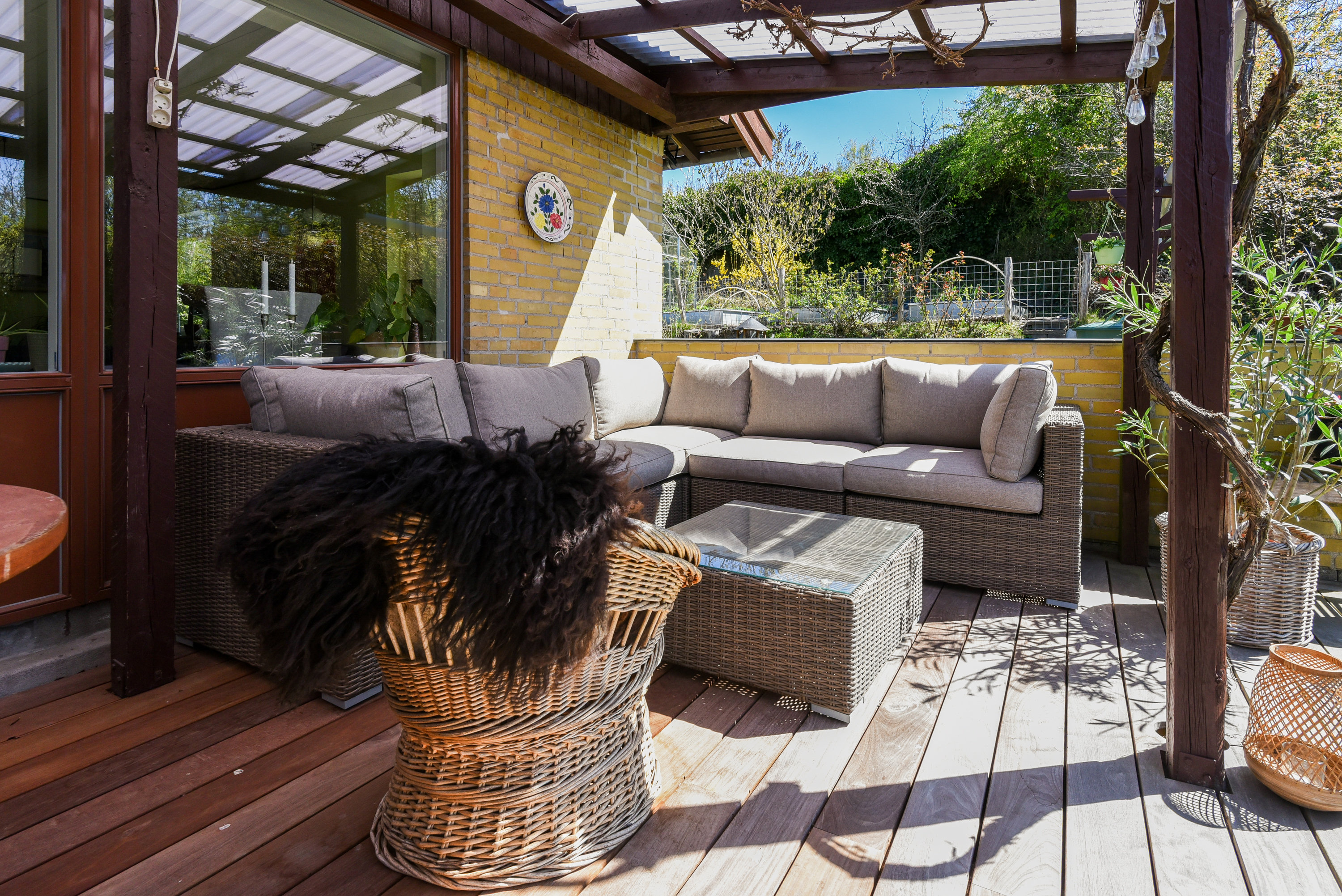 Fremhævet overdækket terrasse billede i fuldskærmstilstand. Billede af Aage Berntsens Alle 19, 2750 Ballerup