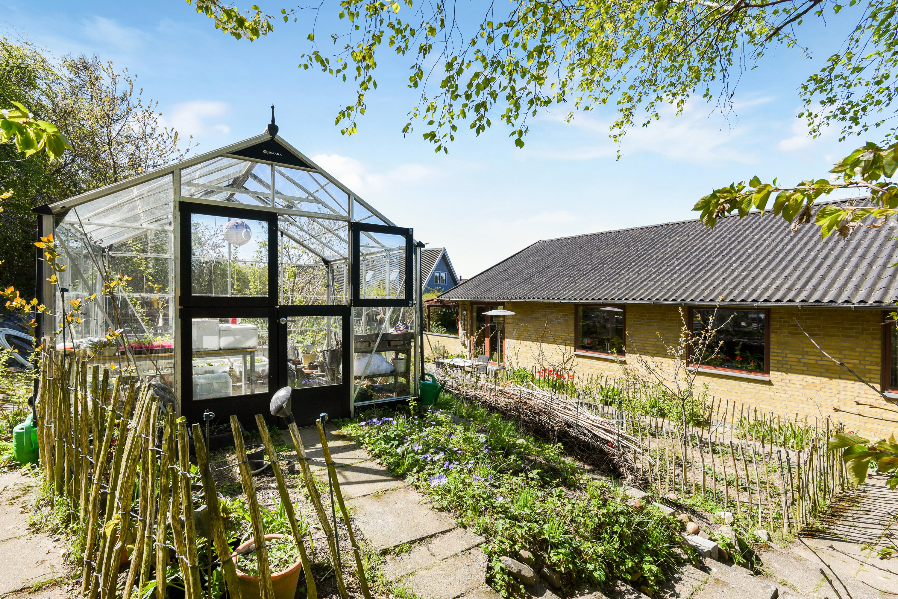 Fremhævet stue billede i fuldskærmstilstand. Billede af Aage Berntsens Alle 19, 2750 Ballerup