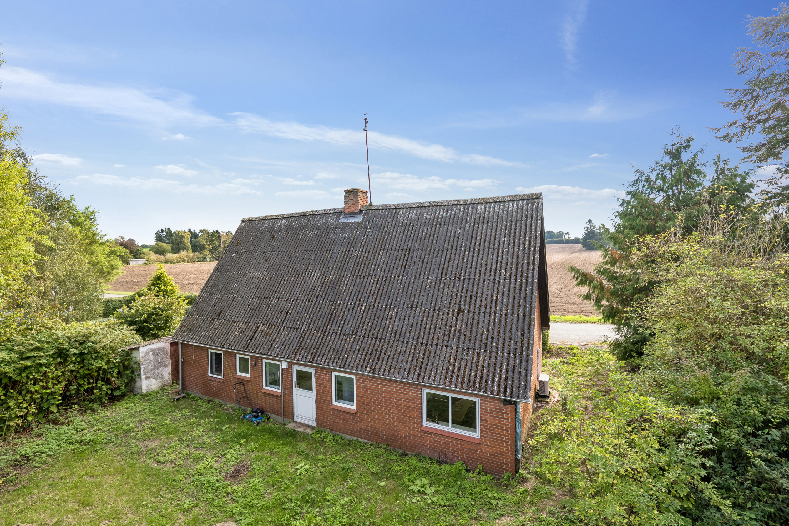 Fremhævet  billede i fuldskærmstilstand. Billede af Øksendrupvej 35, Mikkelenborg, 5871 Frørup