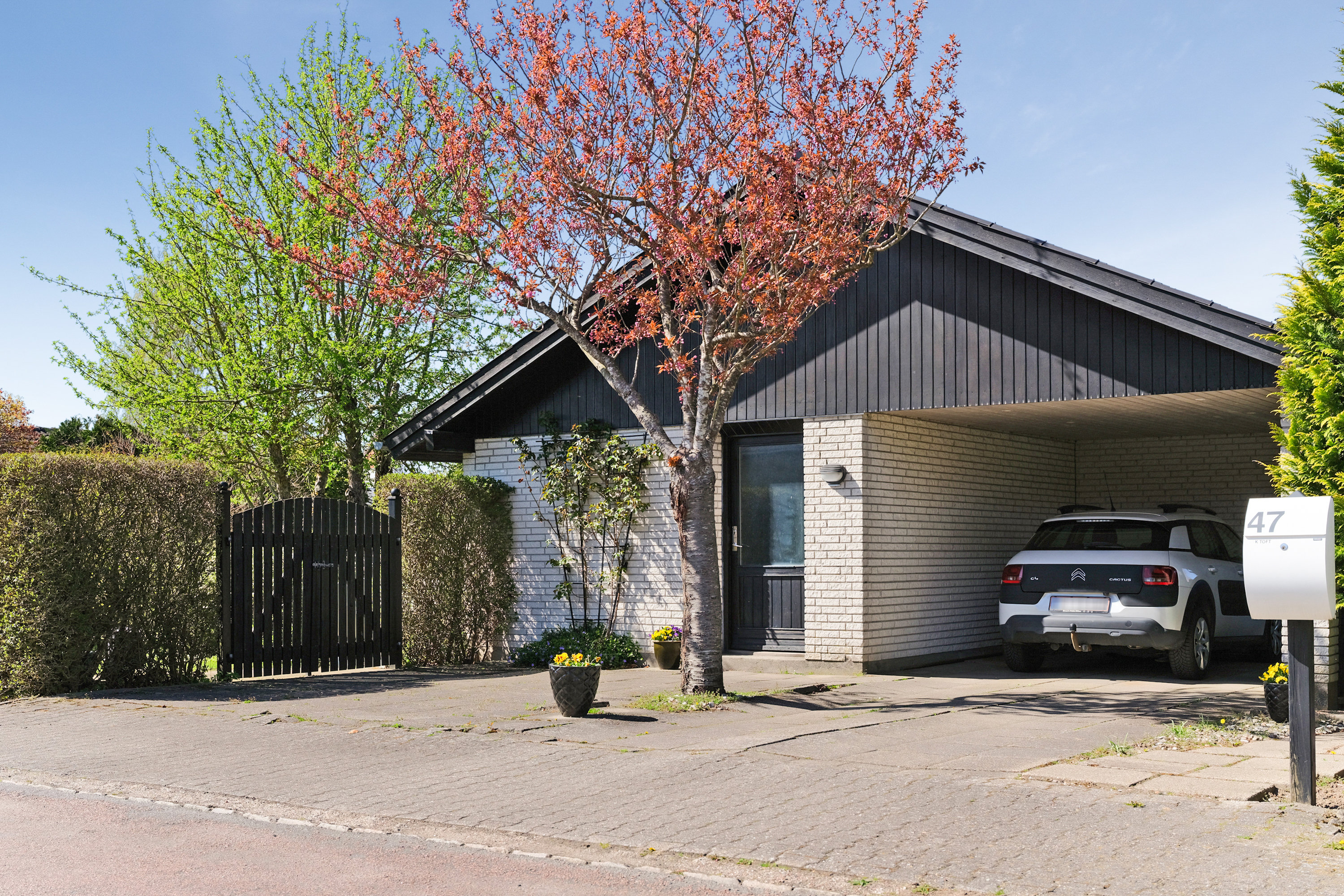 Fremhævet facade billede i fuldskærmstilstand. Billede af Møllebakken 47, Vejle, 5672 Broby