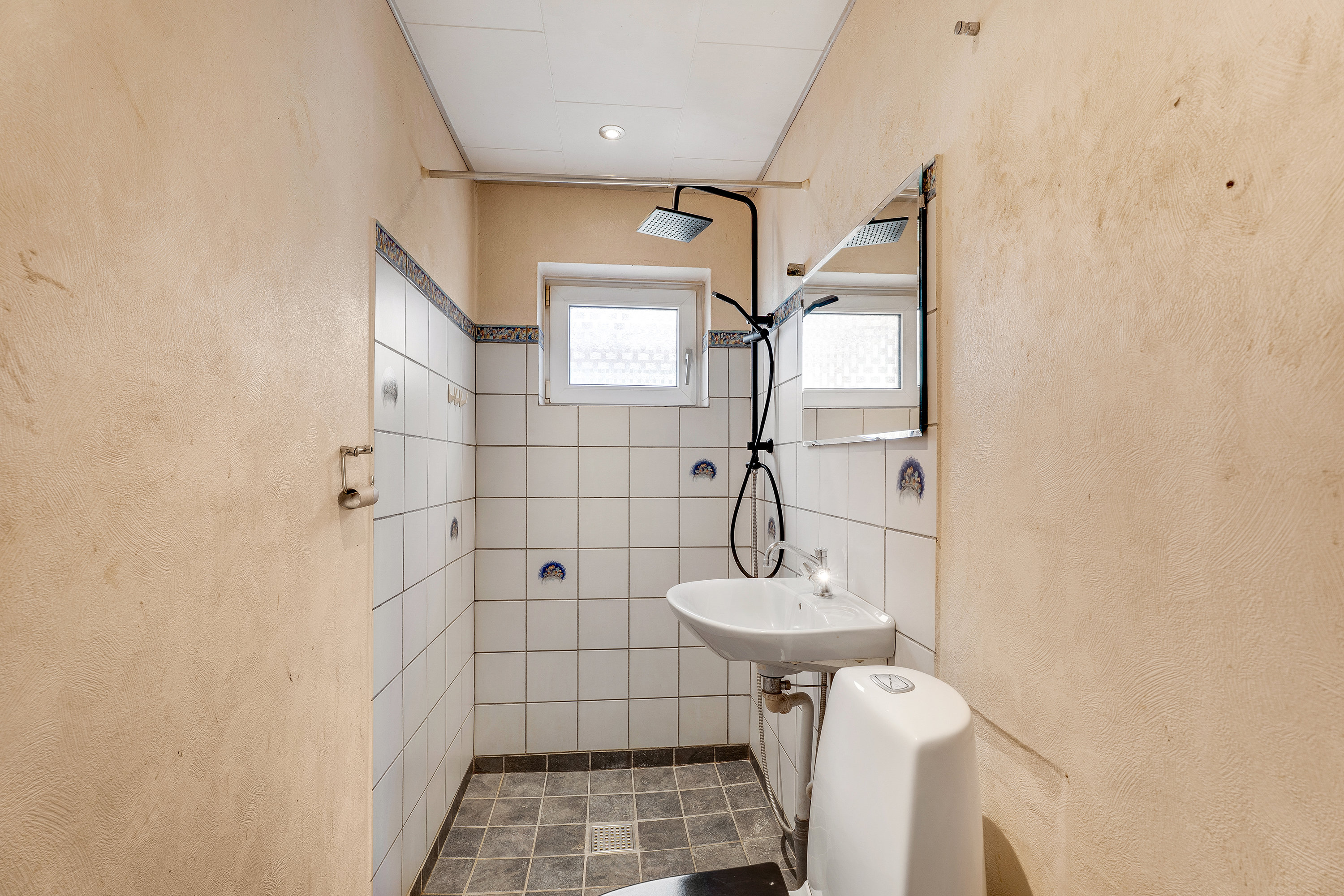 Fremhævet badeværelse billede i fuldskærmstilstand. Billede af Rolfsvej 15, 4900 Nakskov