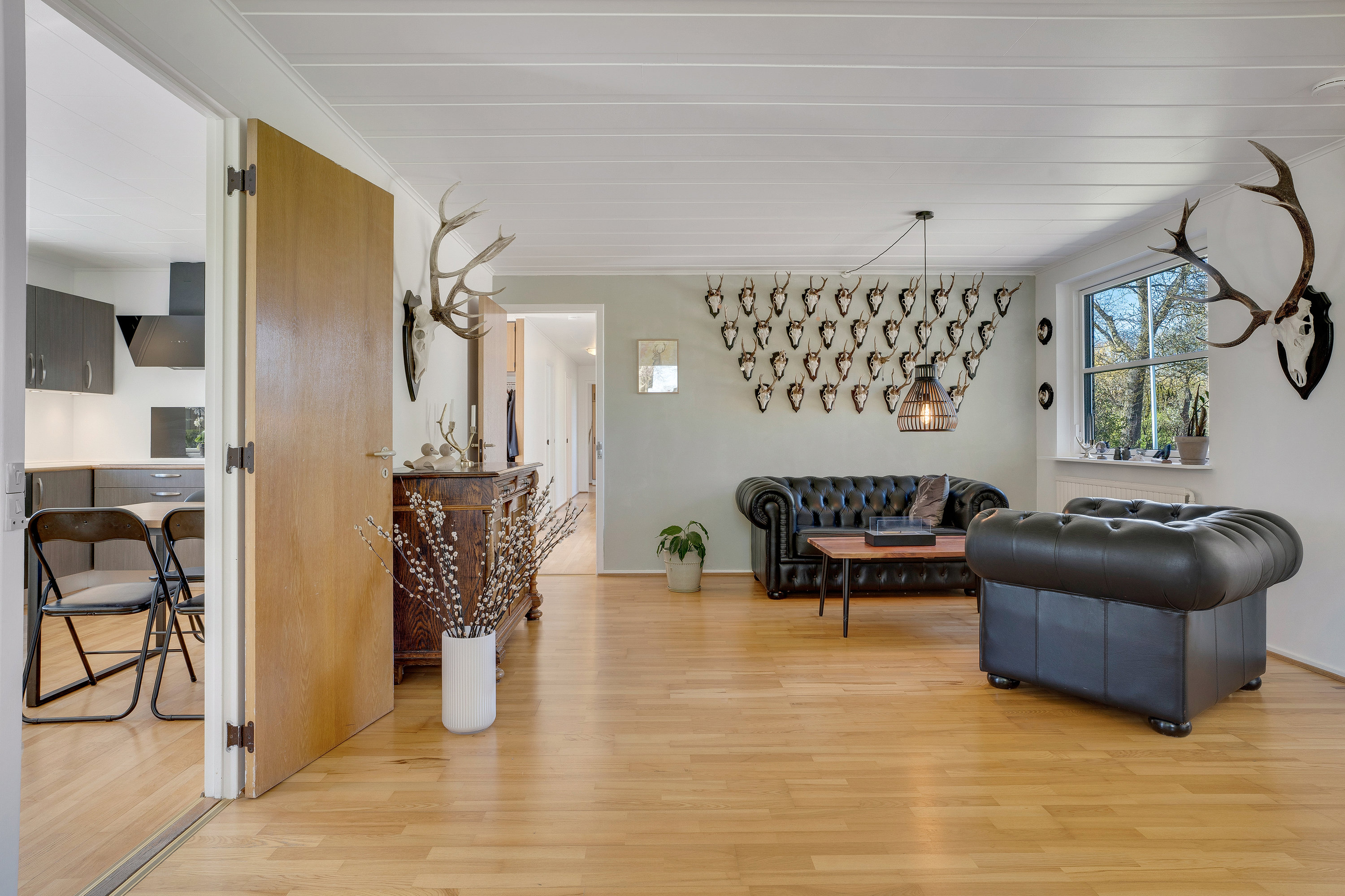 Fremhævet stue billede i fuldskærmstilstand. Billede af Oddevej 111, Købelev, 4900 Nakskov