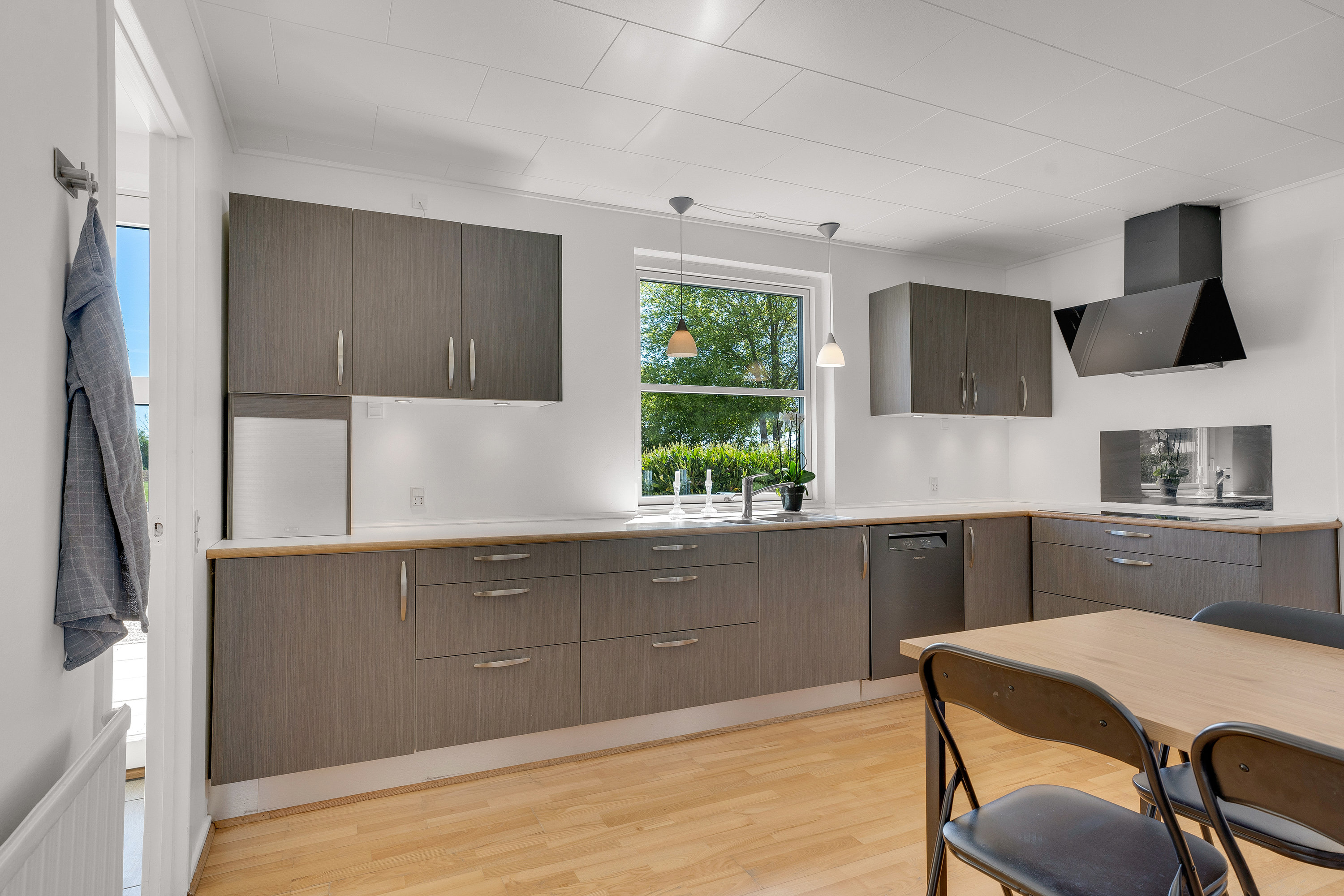 Fremhævet køkken billede i fuldskærmstilstand. Billede af Oddevej 111, Købelev, 4900 Nakskov