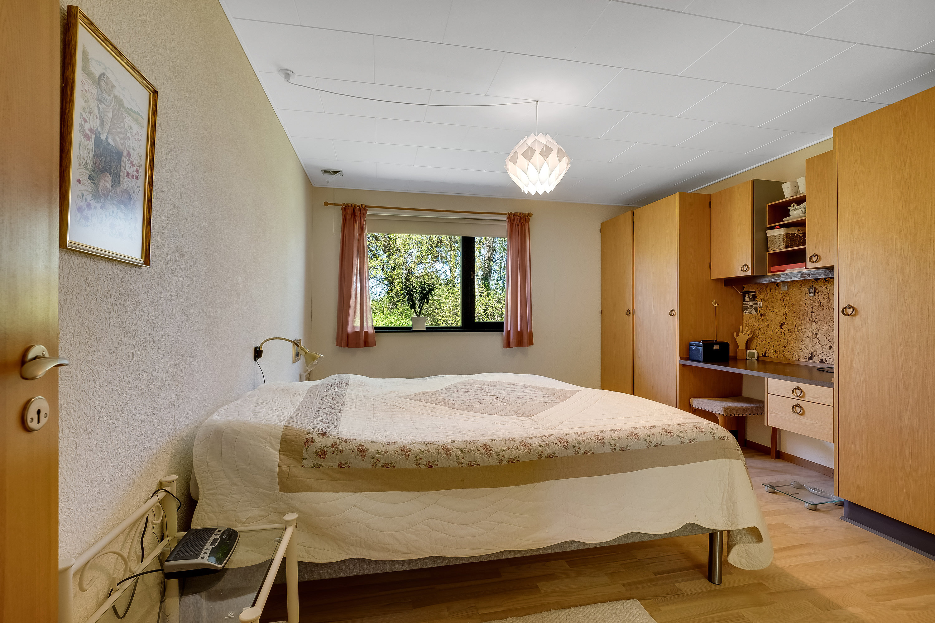 Fremhævet soveværelse billede i fuldskærmstilstand. Billede af Rosnæsvej 39, 4900 Nakskov