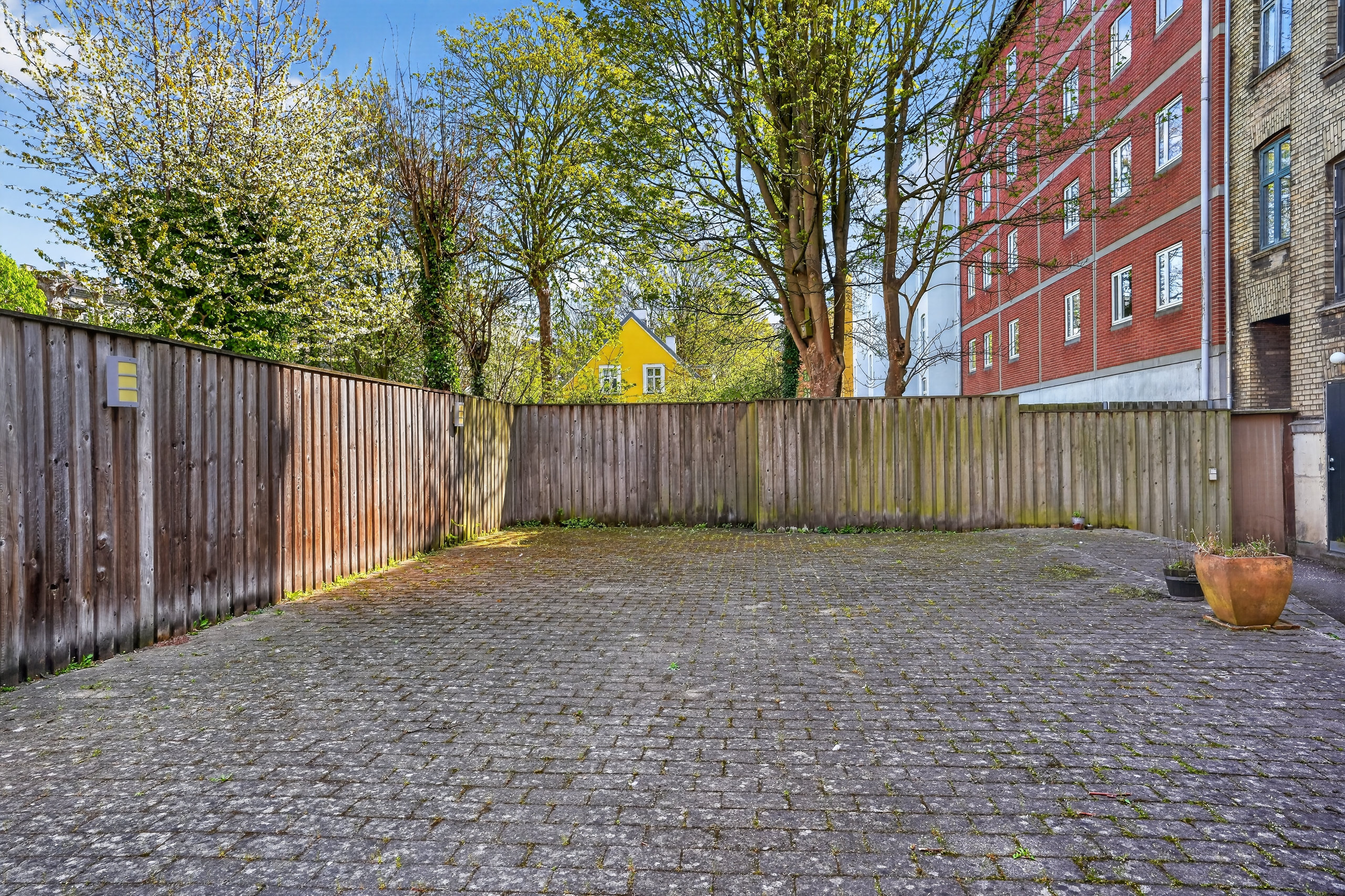 Fremhævet gårdmiljø billede i fuldskærmstilstand. Billede af Holger Danskes Vej 26, 3. th., 2000 Frederiksberg